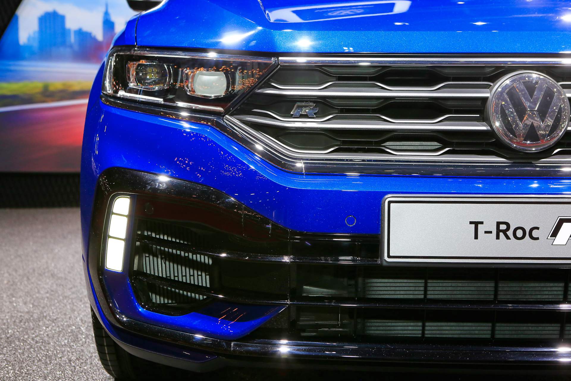 89 VW T-Roc R Unveiled With 300 PS, Does 0-100 Km/h In 4.9 Seconds