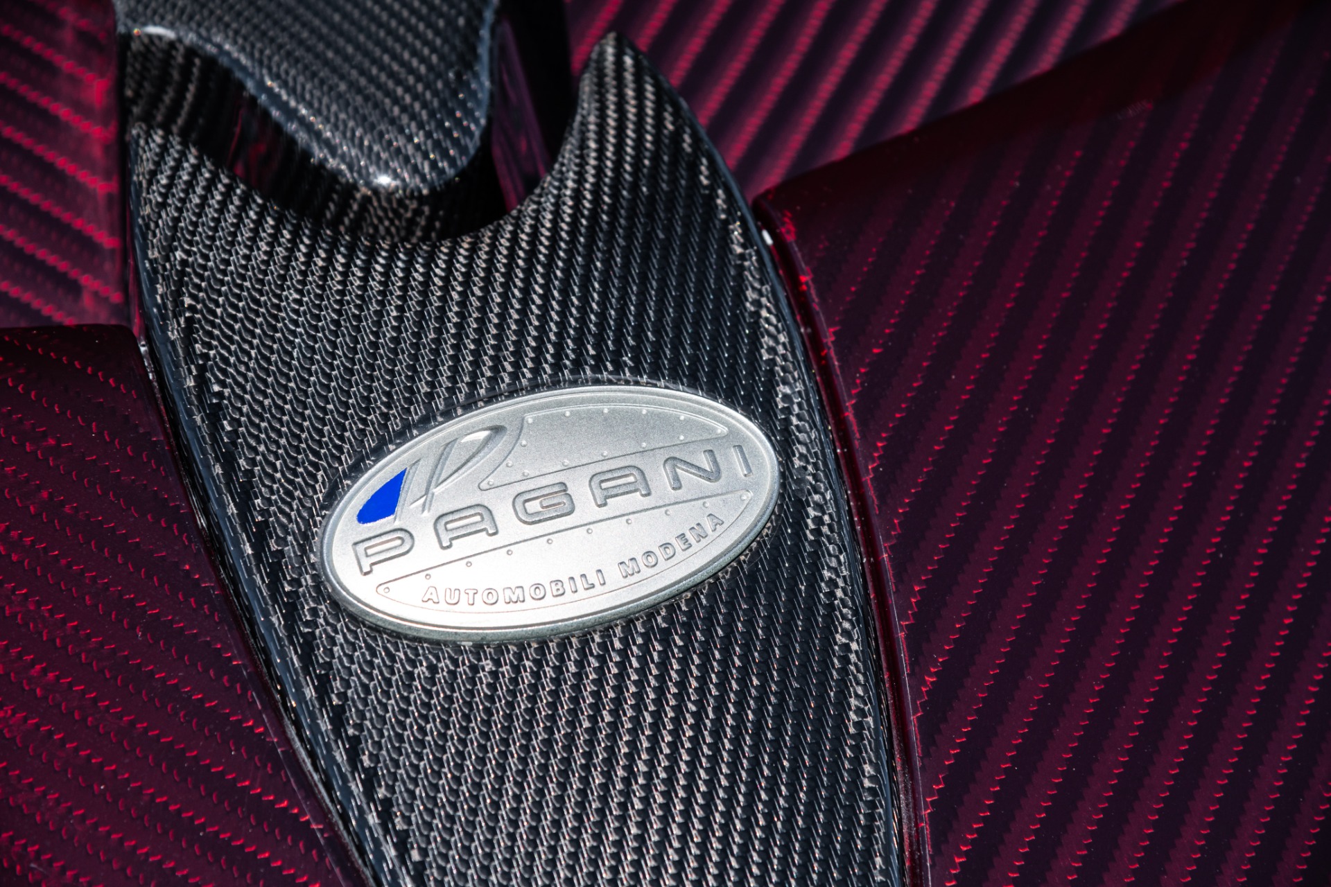 Pagani-Huayra-For-Sale-9 Red Carbon Pagani Huayra Could Be The Perfect Late Valentine’s Gift