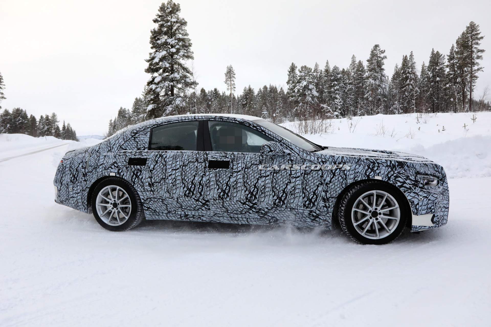 2020 Mercedes-Benz S-Class spy shots 7 2020 Mercedes S-Class Gets Huge Touchscreen, Looks Bigger Than iPad Pro 12.9 (Video)