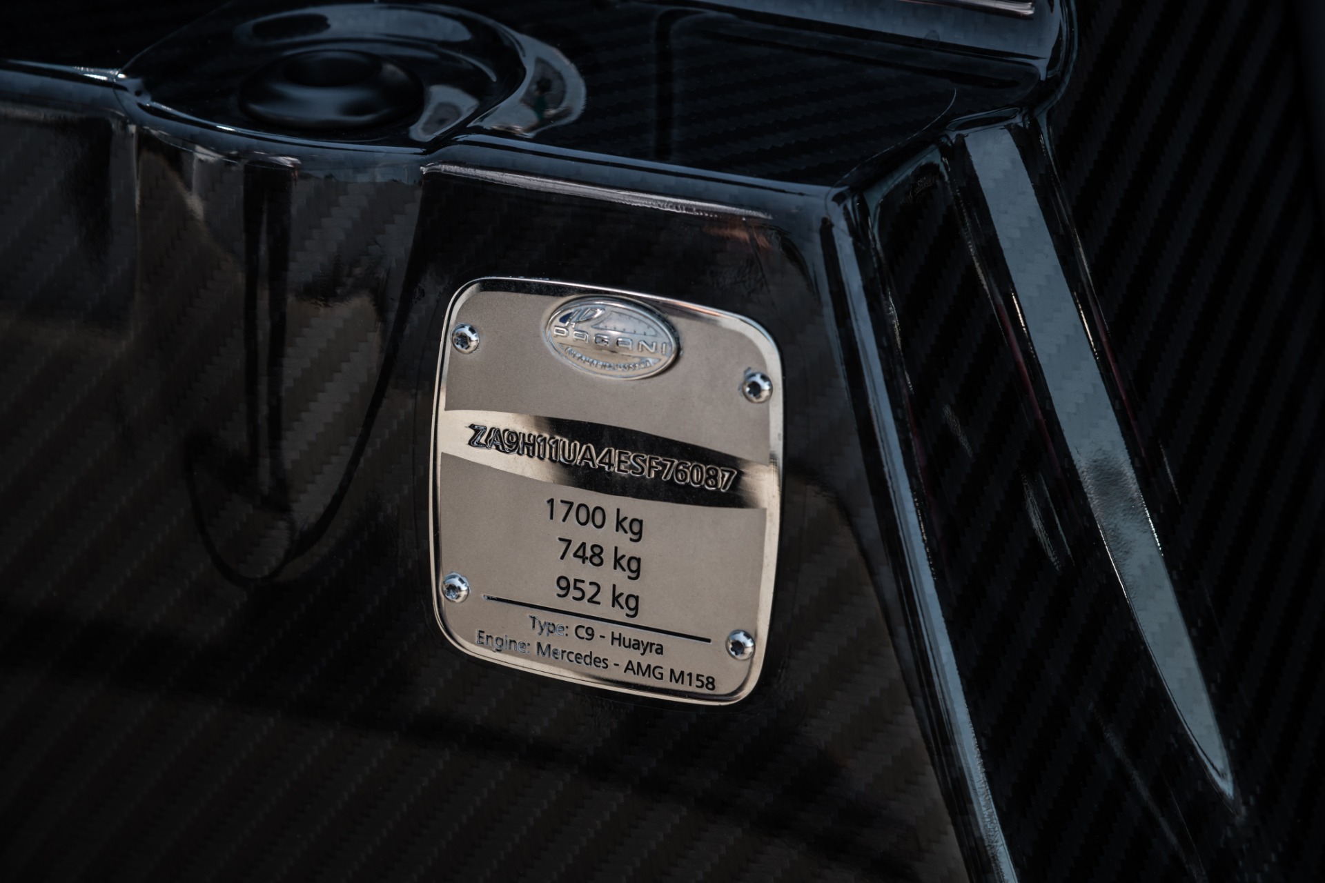 Pagani-Huayra-For-Sale-18 Red Carbon Pagani Huayra Could Be The Perfect Late Valentine’s Gift