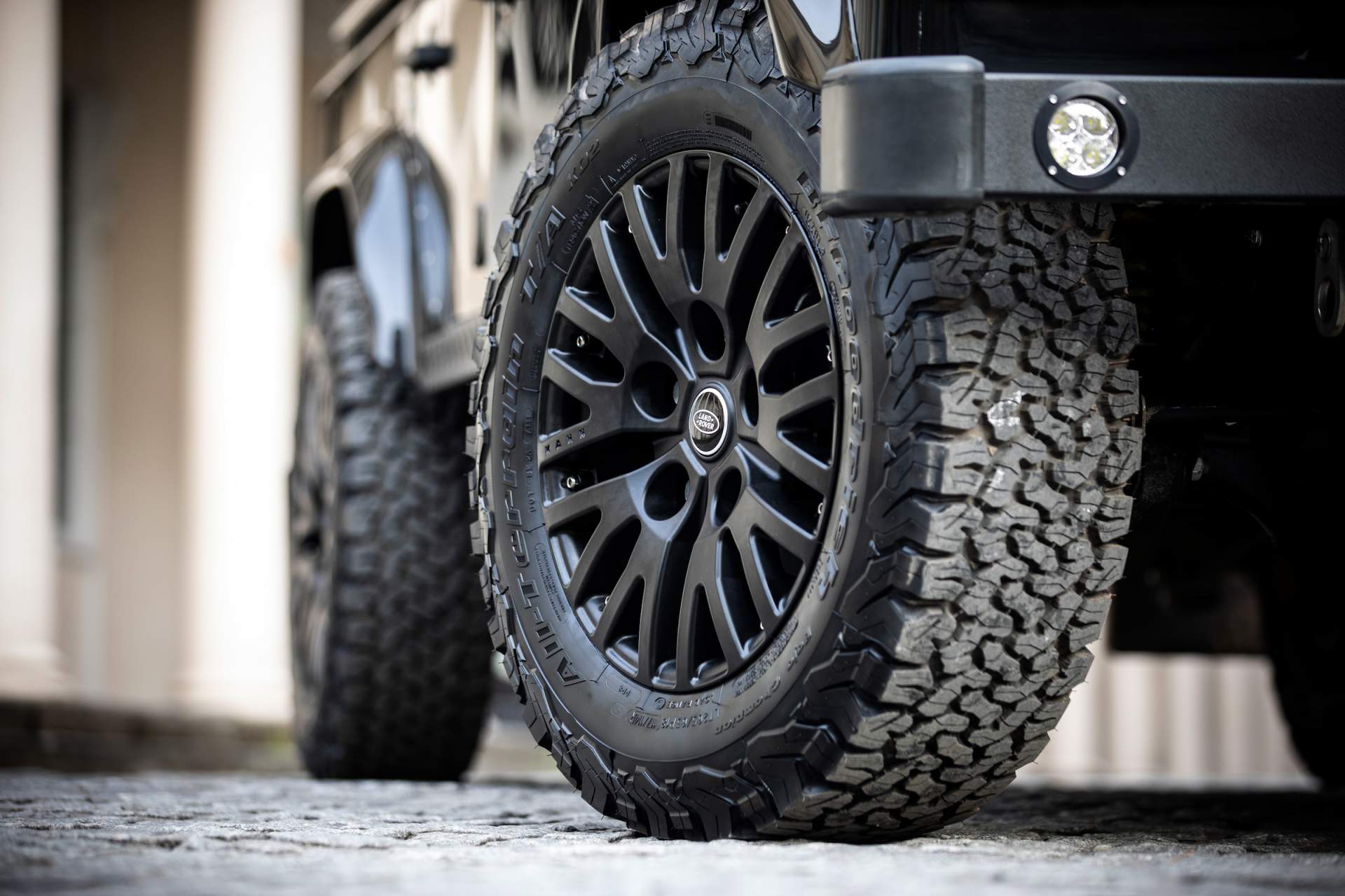 Arkonik colonades 1989 Land Rover Defender Restomod Looks Cool, But Is It $145,000 Of Cool?