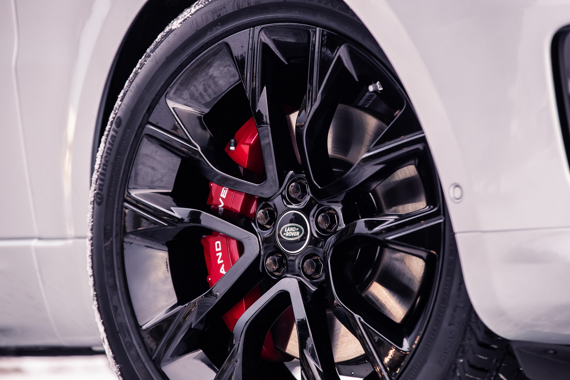 2019 Range Rover Sport HST 03 New Range Rover Sport HST Has A Straight-Six Mild Hybrid With 395hp