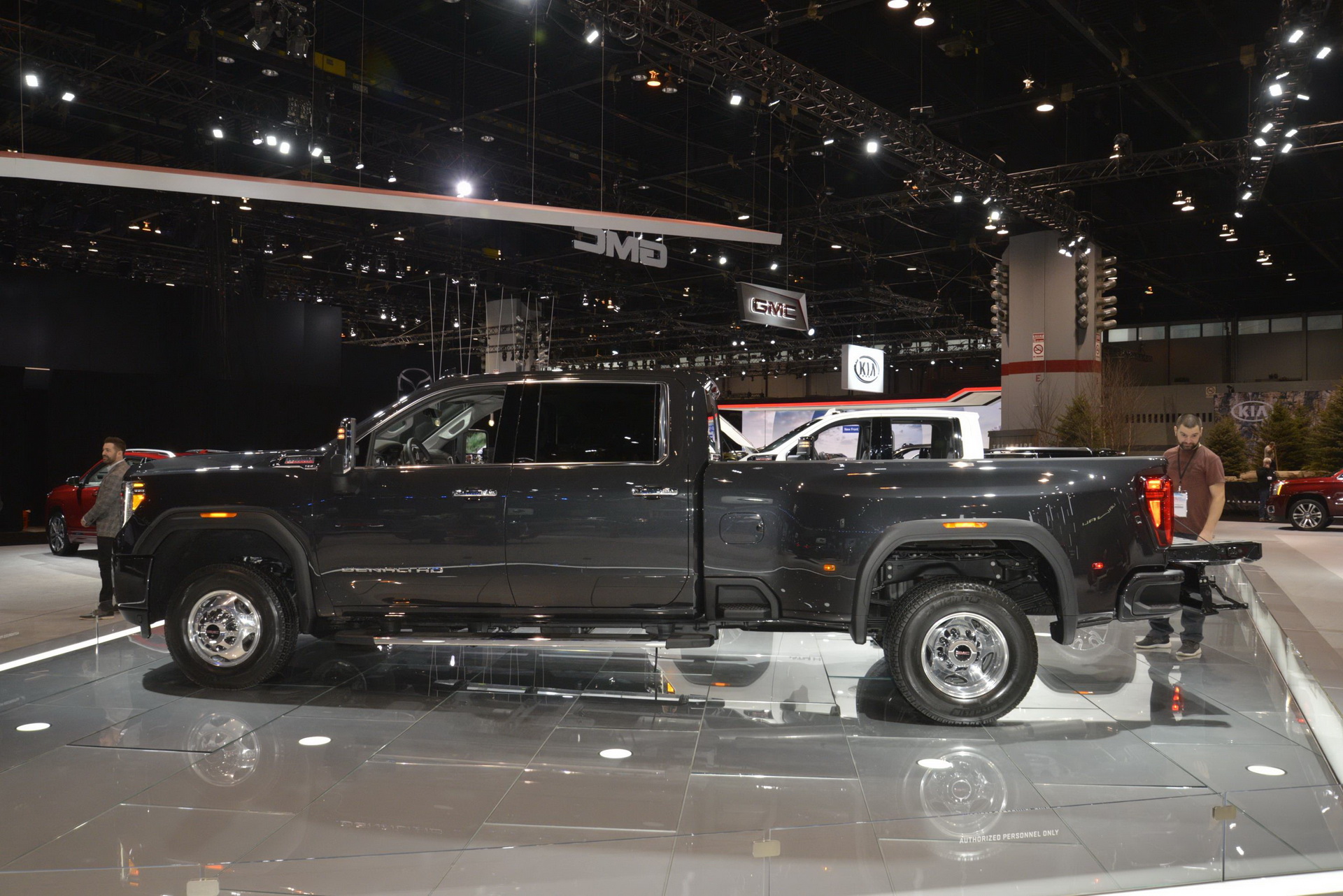 2020 gmc sierra hd chicago live pics 9 2020 GMC Sierra HD Brings Clever New Tech To The Windy City