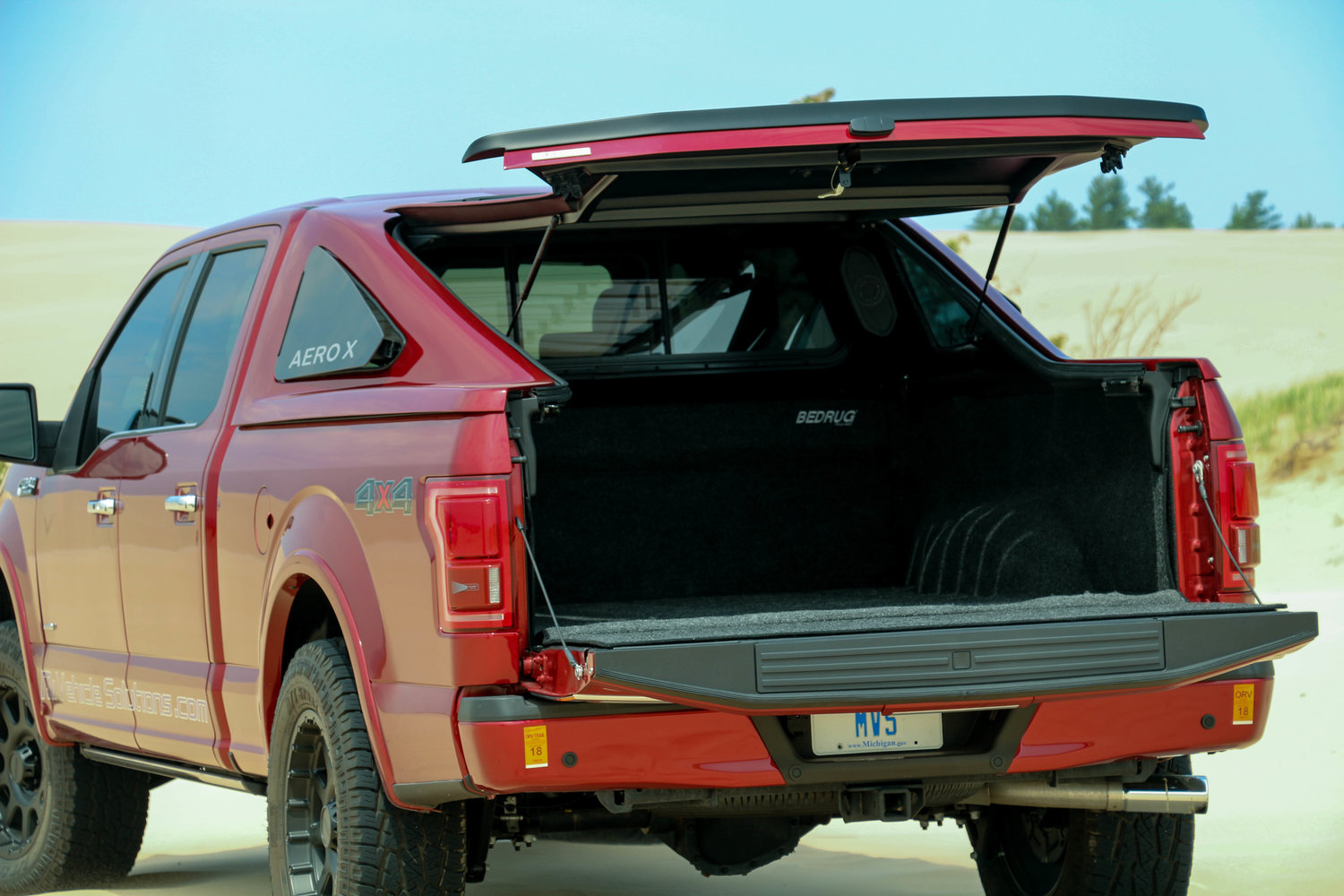 Ford-F150-Fastback-18 Ford F-150 With Mustang Mach 1-Inspired Fastback Bed Cap Just Looks Weird