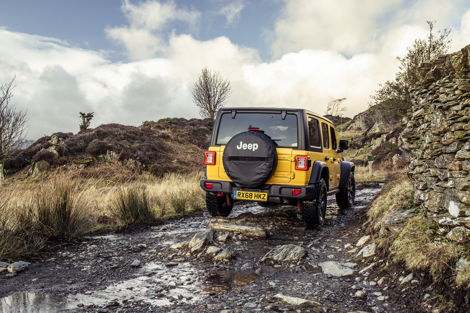 2019-Jeep-Wrangler-UK-16 2019 Jeep Wrangler Gains Four-Cylinder Petrol Option In The UK