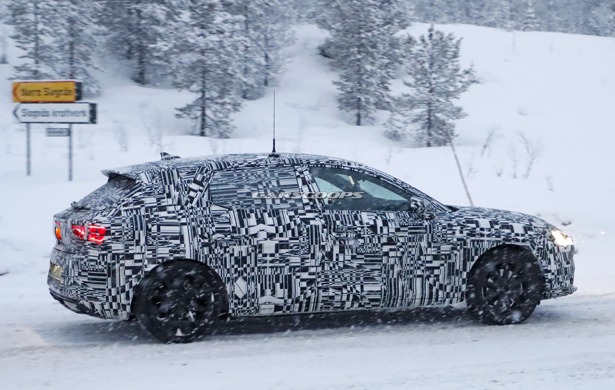 Seat-Leon-Spy-Shots-14 Next Gen Seat Leon To Use Golf Platform And Hybrid Powertrains
