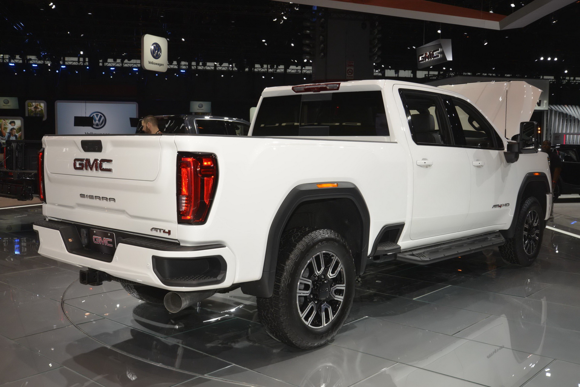 2020 gmc sierra hd chicago live pics 15 2020 GMC Sierra HD Brings Clever New Tech To The Windy City