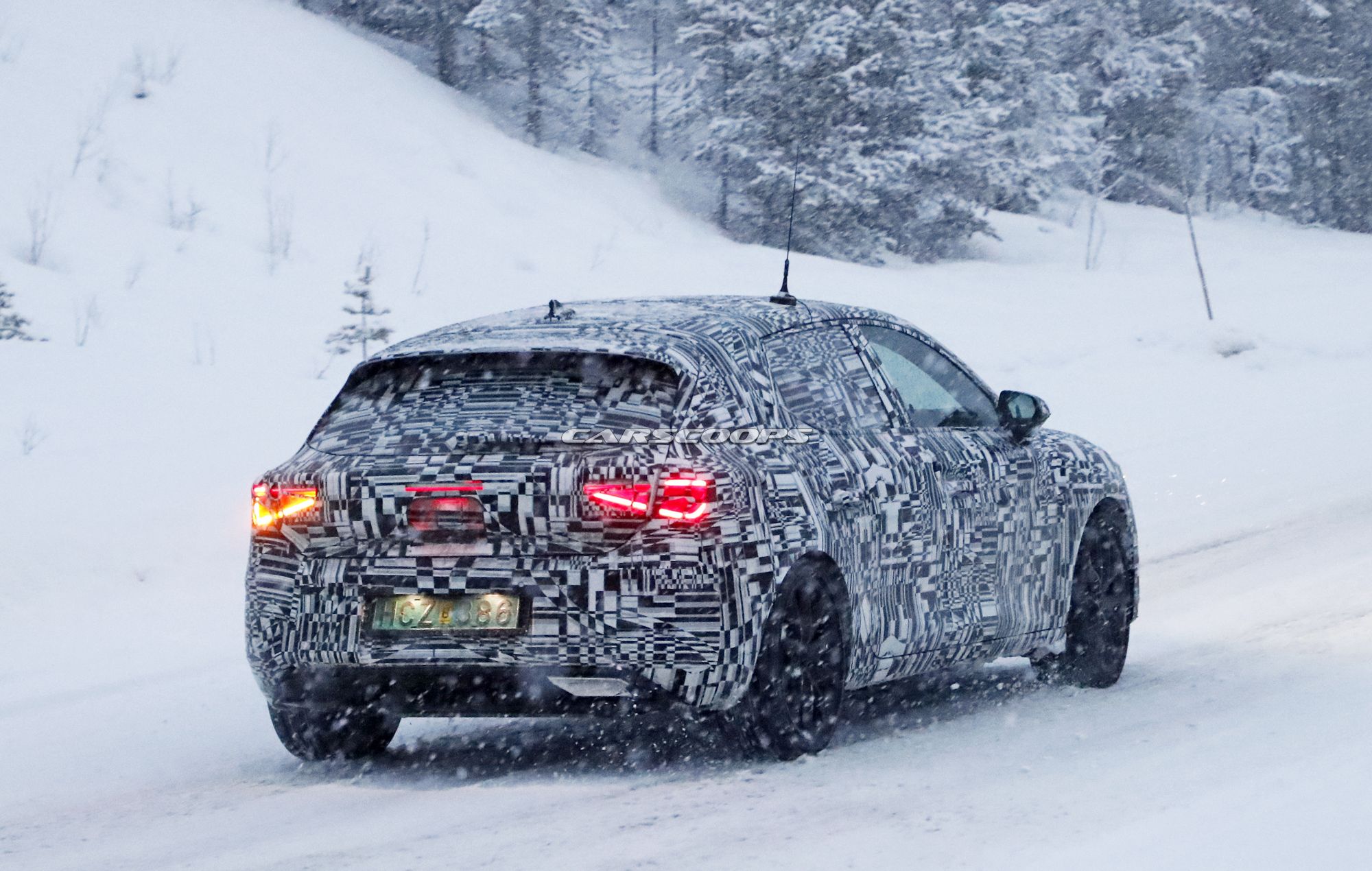 Seat-Leon-Spy-Shots-17 Next Gen Seat Leon To Use Golf Platform And Hybrid Powertrains
