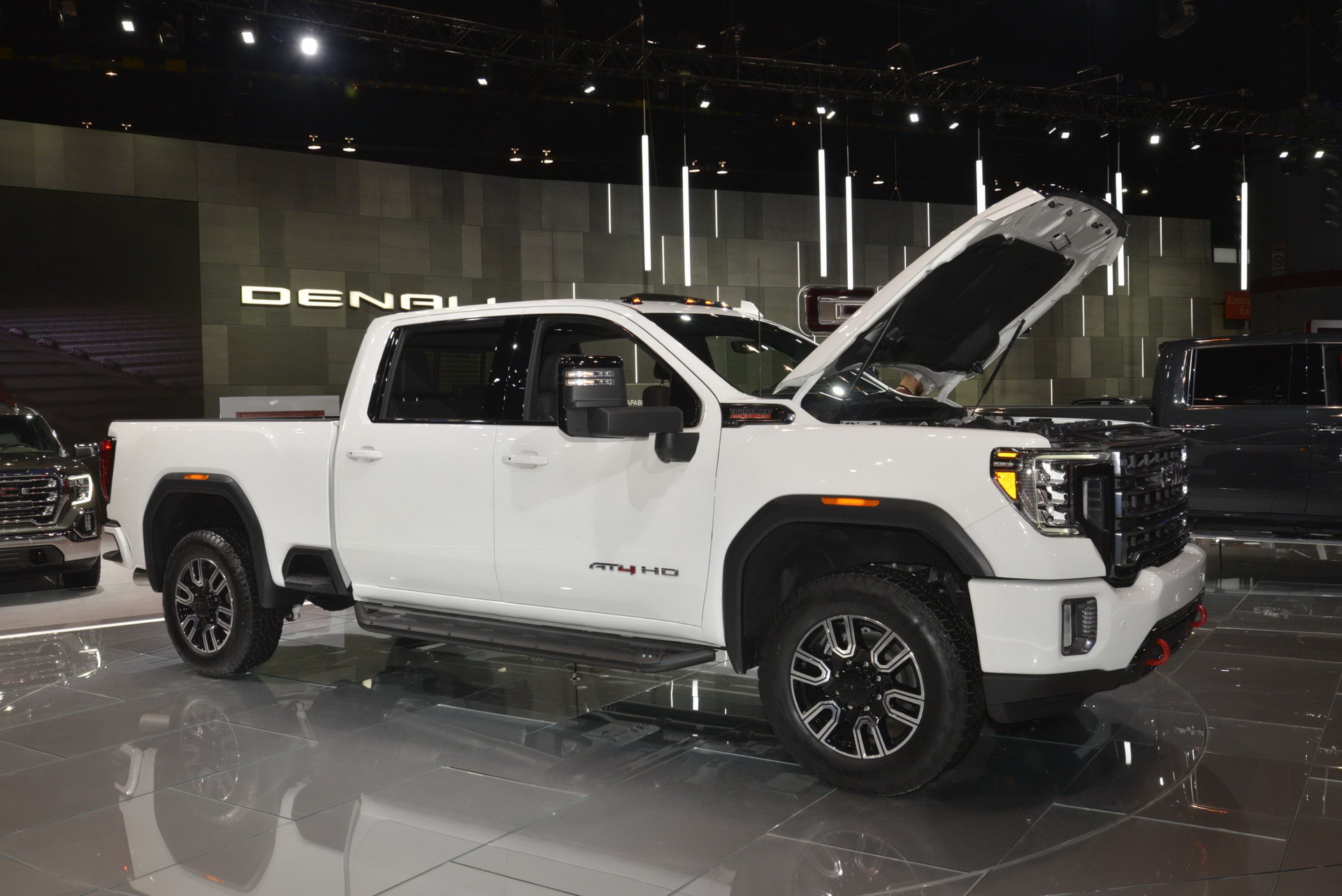 2020 gmc sierra hd chicago live pics 16 2020 GMC Sierra HD Brings Clever New Tech To The Windy City