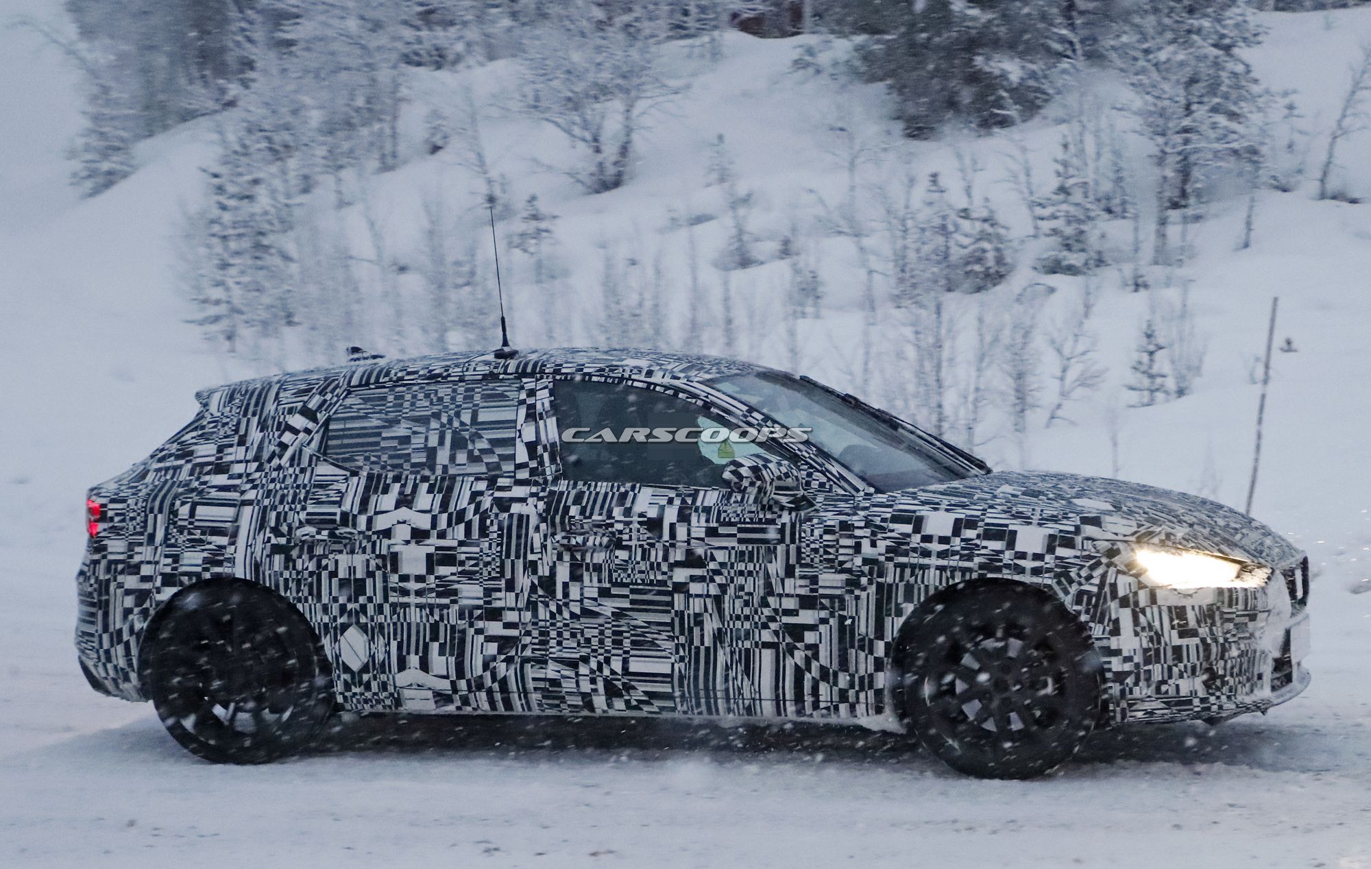 Seat-Leon-Spy-Shots-12 Next Gen Seat Leon To Use Golf Platform And Hybrid Powertrains