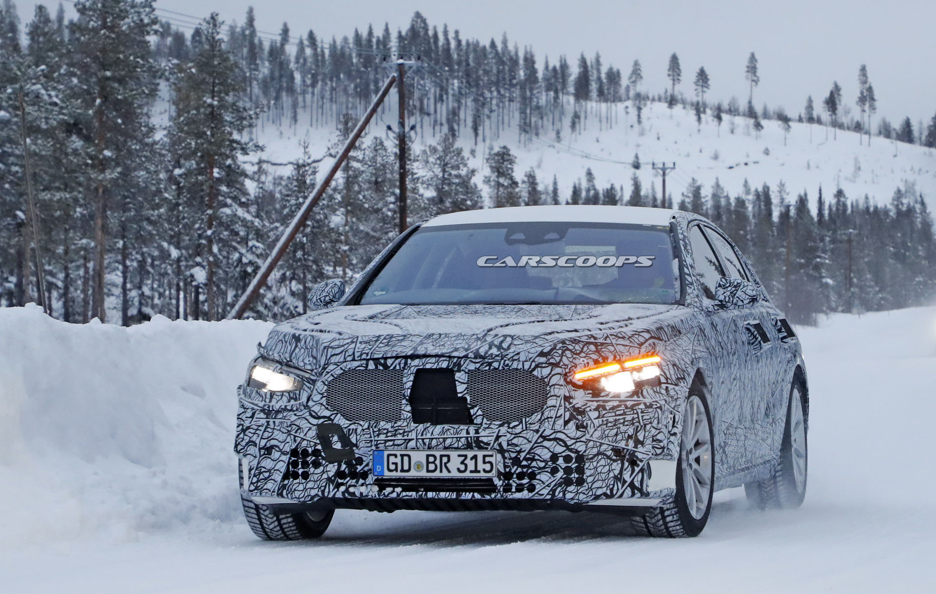 2020 Mercedes-Benz S-Class Spy 15 2020 Mercedes S-Class Gets Huge Touchscreen, Looks Bigger Than iPad Pro 12.9 (Video)