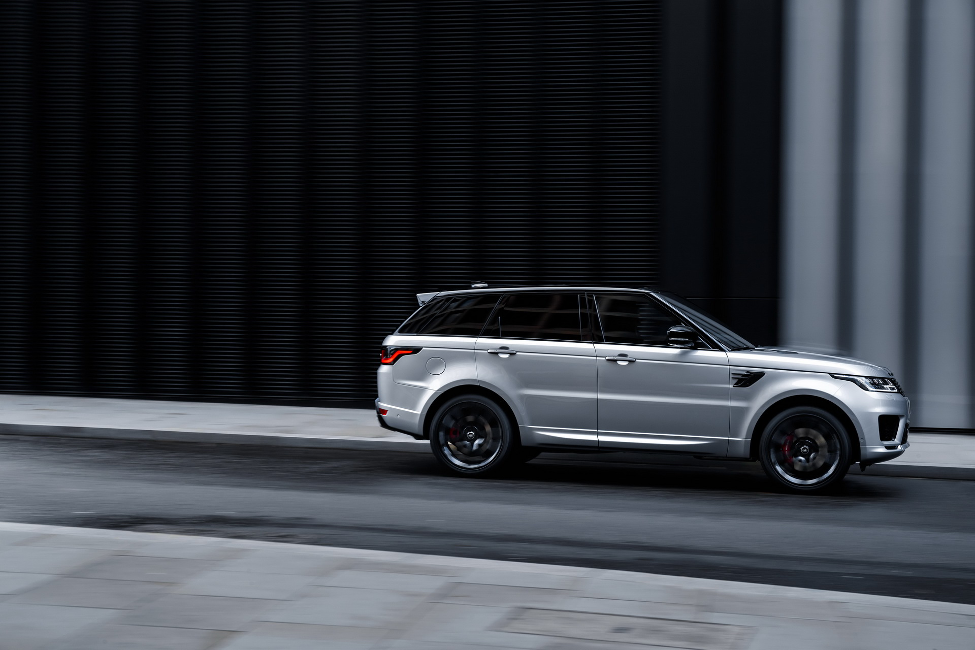 2019 Range Rover Sport HST 27 New Range Rover Sport HST Has A Straight-Six Mild Hybrid With 395hp