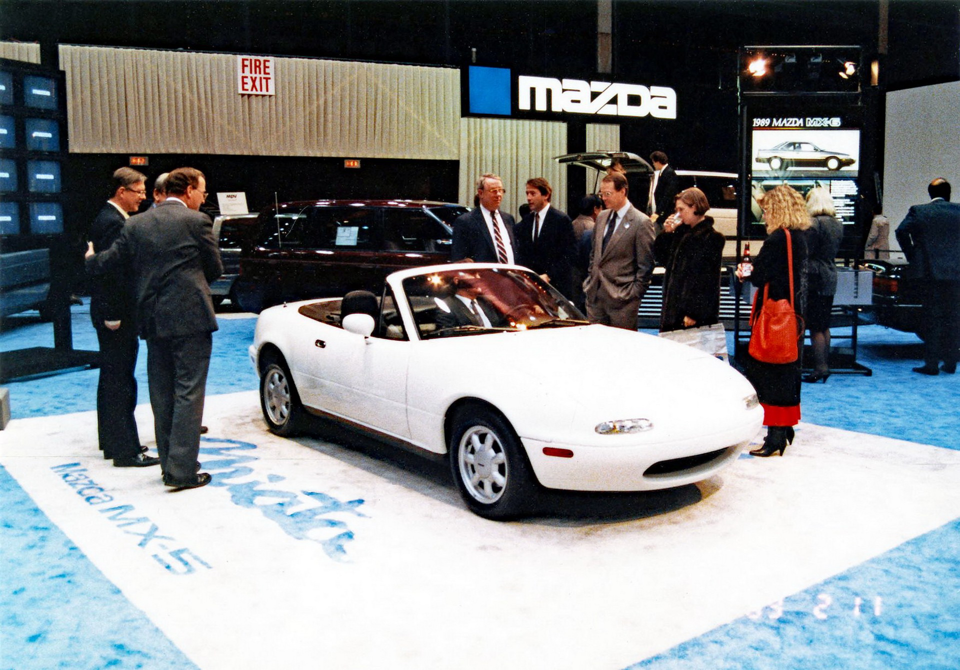 Chicago 1989 MX-5 4 New Mazda MX-5 30th Anniversary Edition Flaunts Exclusive Orange Paint, Alcantara Cabin