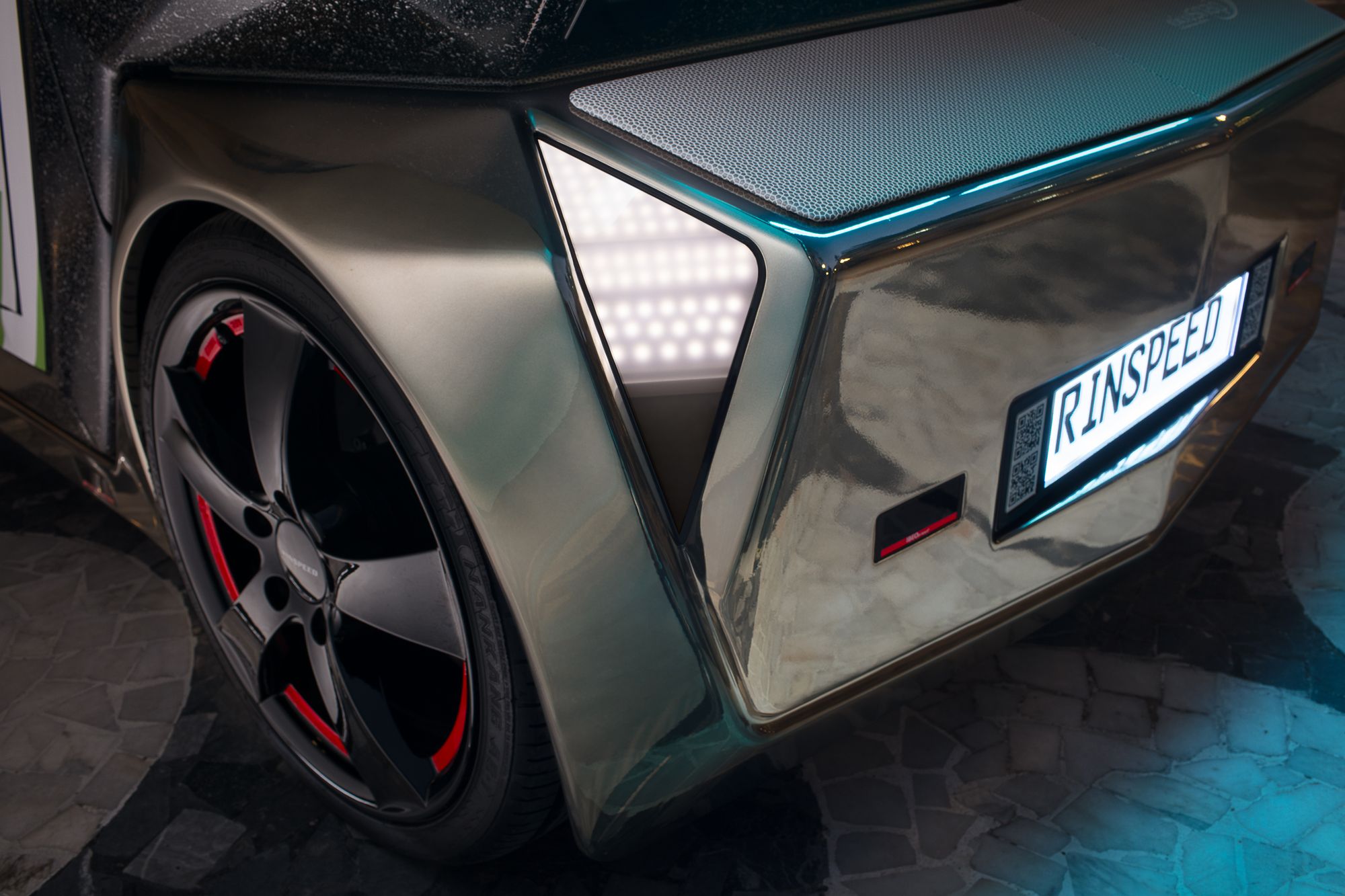 Rinspeed-microSNAP-38 Rinspeed microSNAP Is The EV Pod With A Thousand Faces