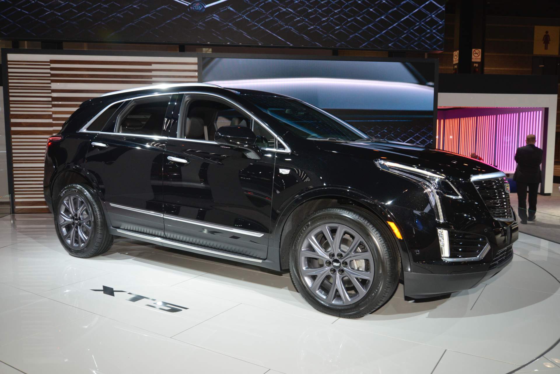 2019 Cadillac XT5 Sport package at Chicago Auto Show 3 Cadillac Gives 2019 XT5 A Sport Package But No Extra Horsepower