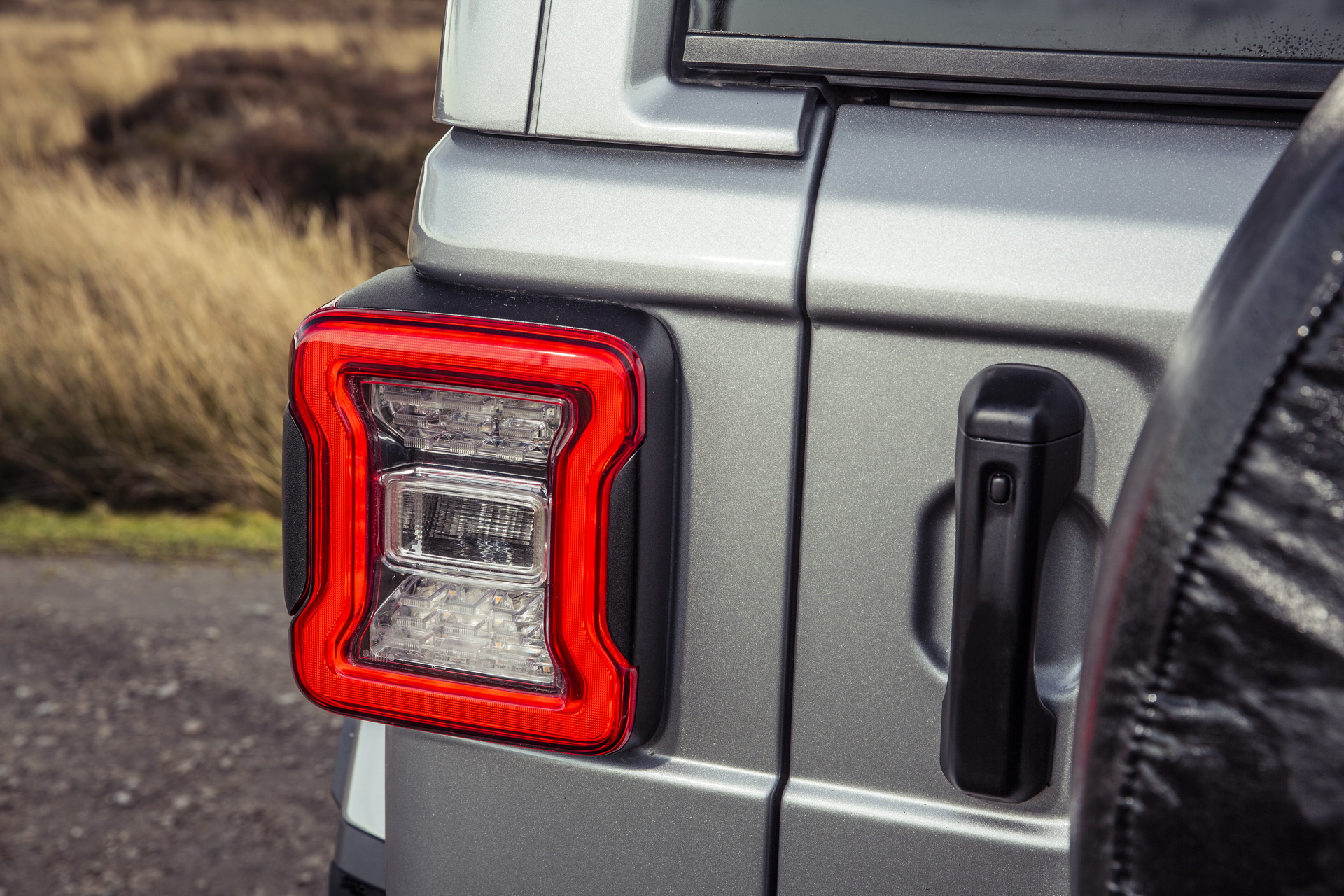 2019-Jeep-Wrangler-UK-42 2019 Jeep Wrangler Gains Four-Cylinder Petrol Option In The UK