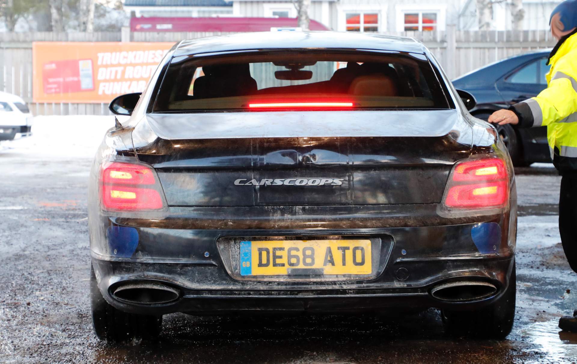 2020 Bentley Flying Spur spy shots 7 2020 Bentley Flying Spur Loses Padded Camo, Wears Production Lights