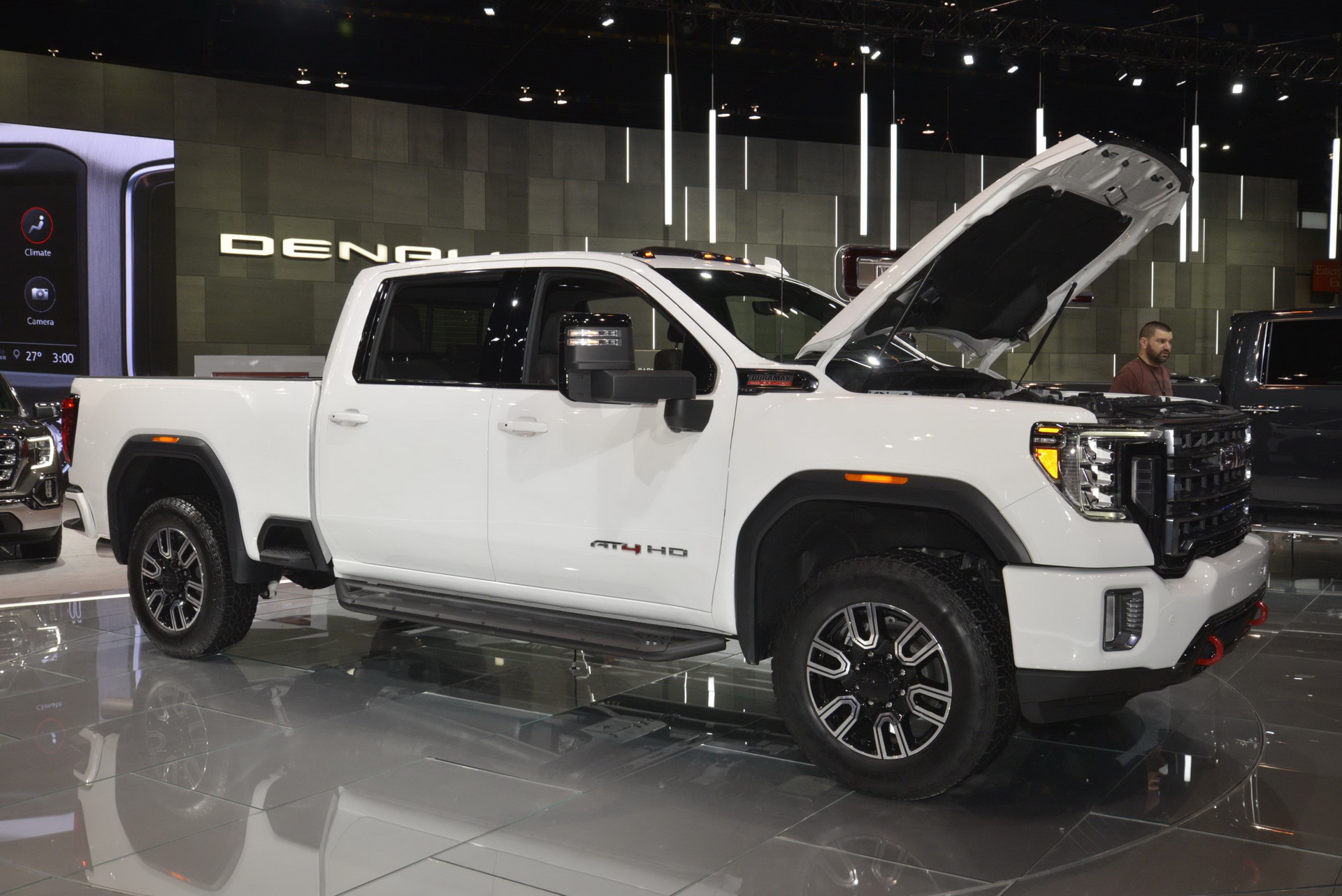 2020 gmc sierra hd chicago live pics 13 2020 GMC Sierra HD Brings Clever New Tech To The Windy City