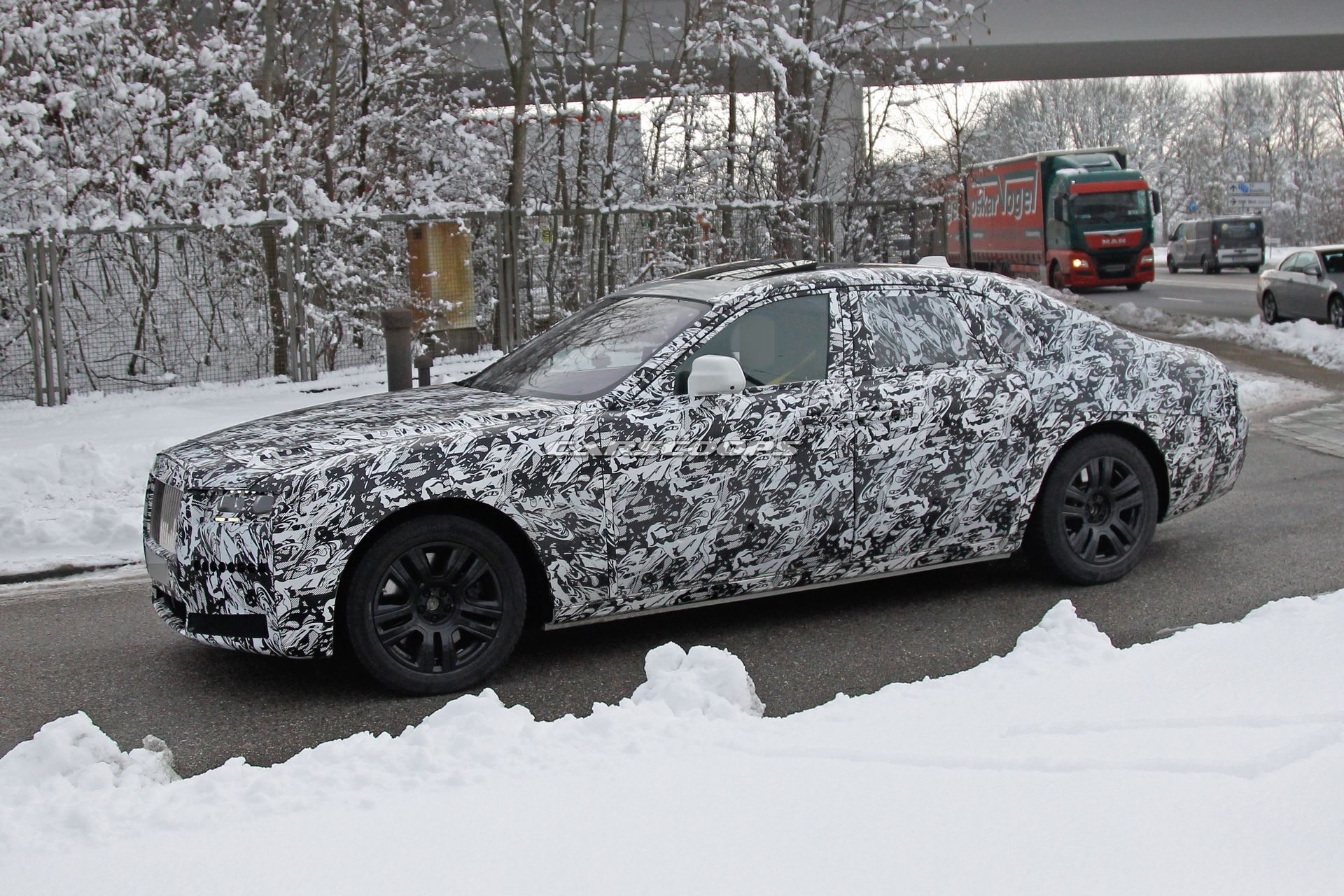 Rolls-Royce-Ghost-Spy-Shots-10 Next-Gen Rolls-Royce Ghost Due In 2021, Will Remain A Baby Phantom