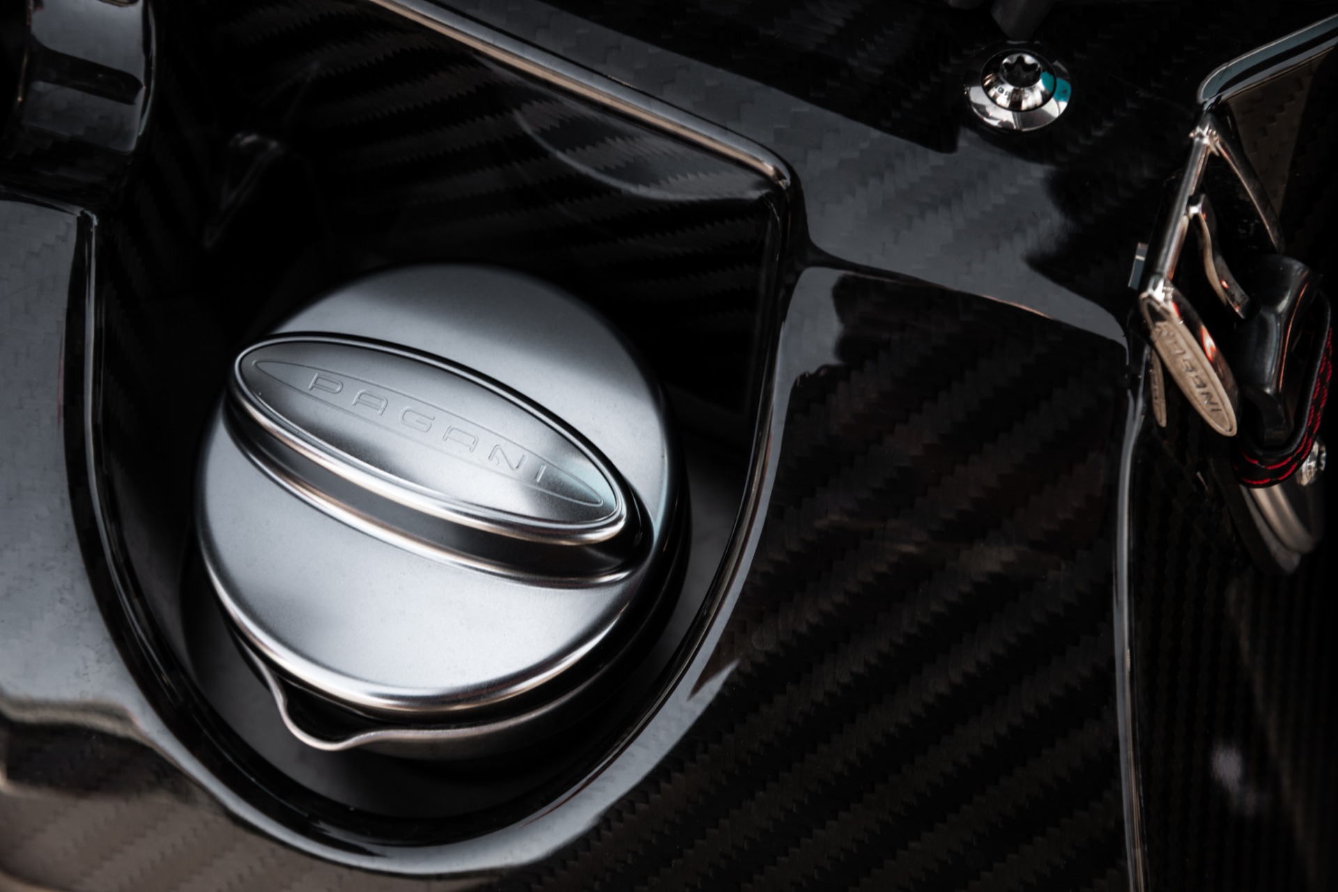 Pagani-Huayra-For-Sale-19 Red Carbon Pagani Huayra Could Be The Perfect Late Valentine’s Gift