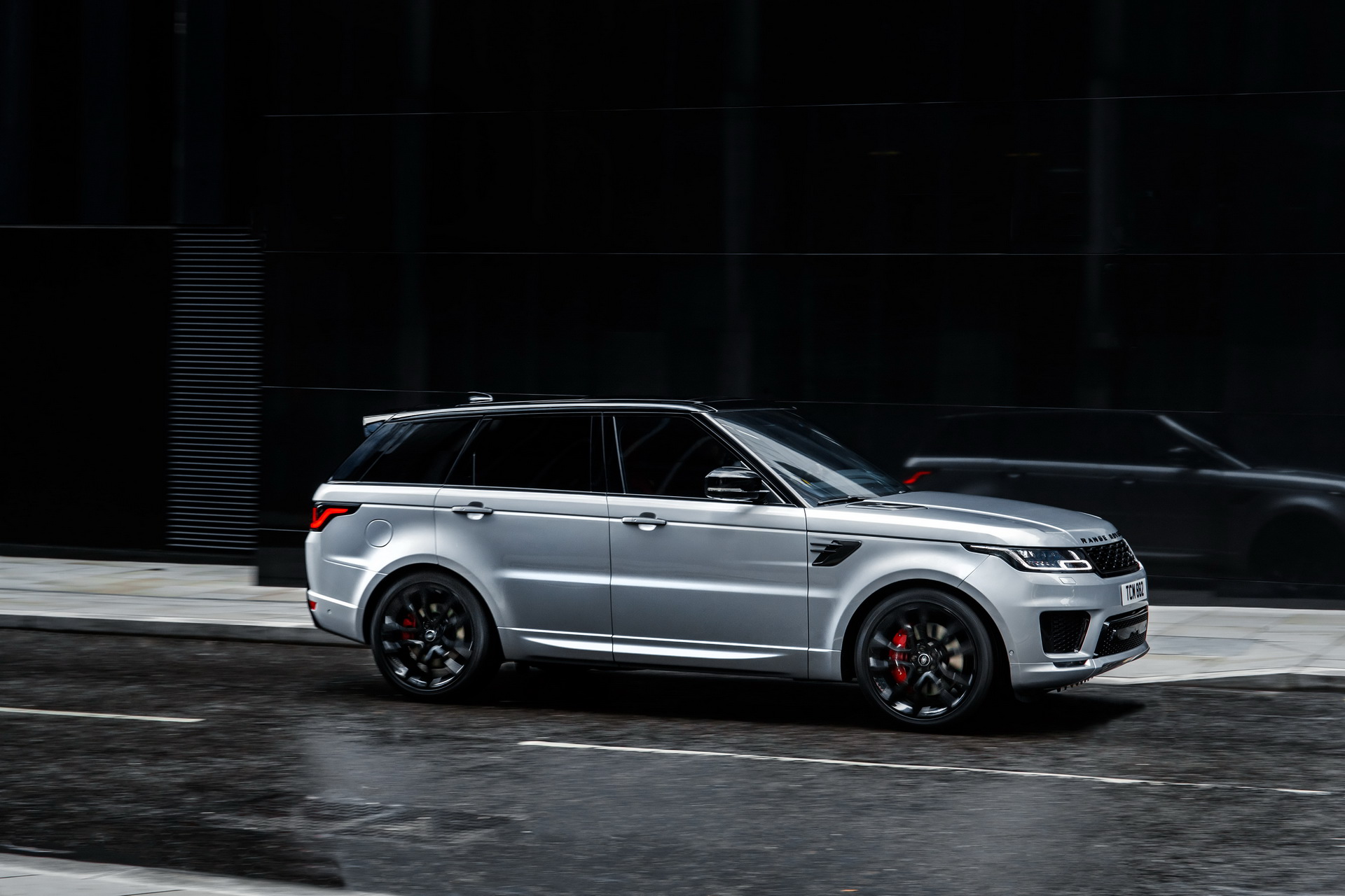 2019 Range Rover Sport HST 23 New Range Rover Sport HST Has A Straight-Six Mild Hybrid With 395hp