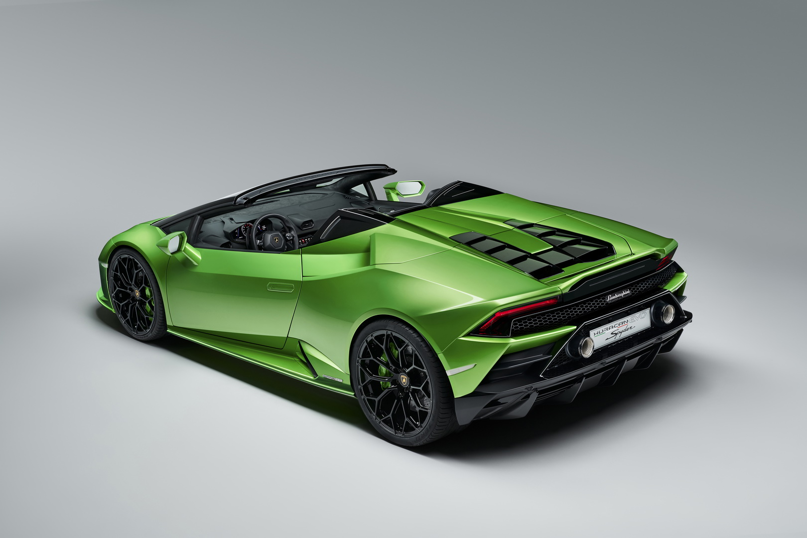 lamborghini huracan evo spyder 25 New Lamborghini Huracan Evo Spyder Drops Its Roof (Live Pics)