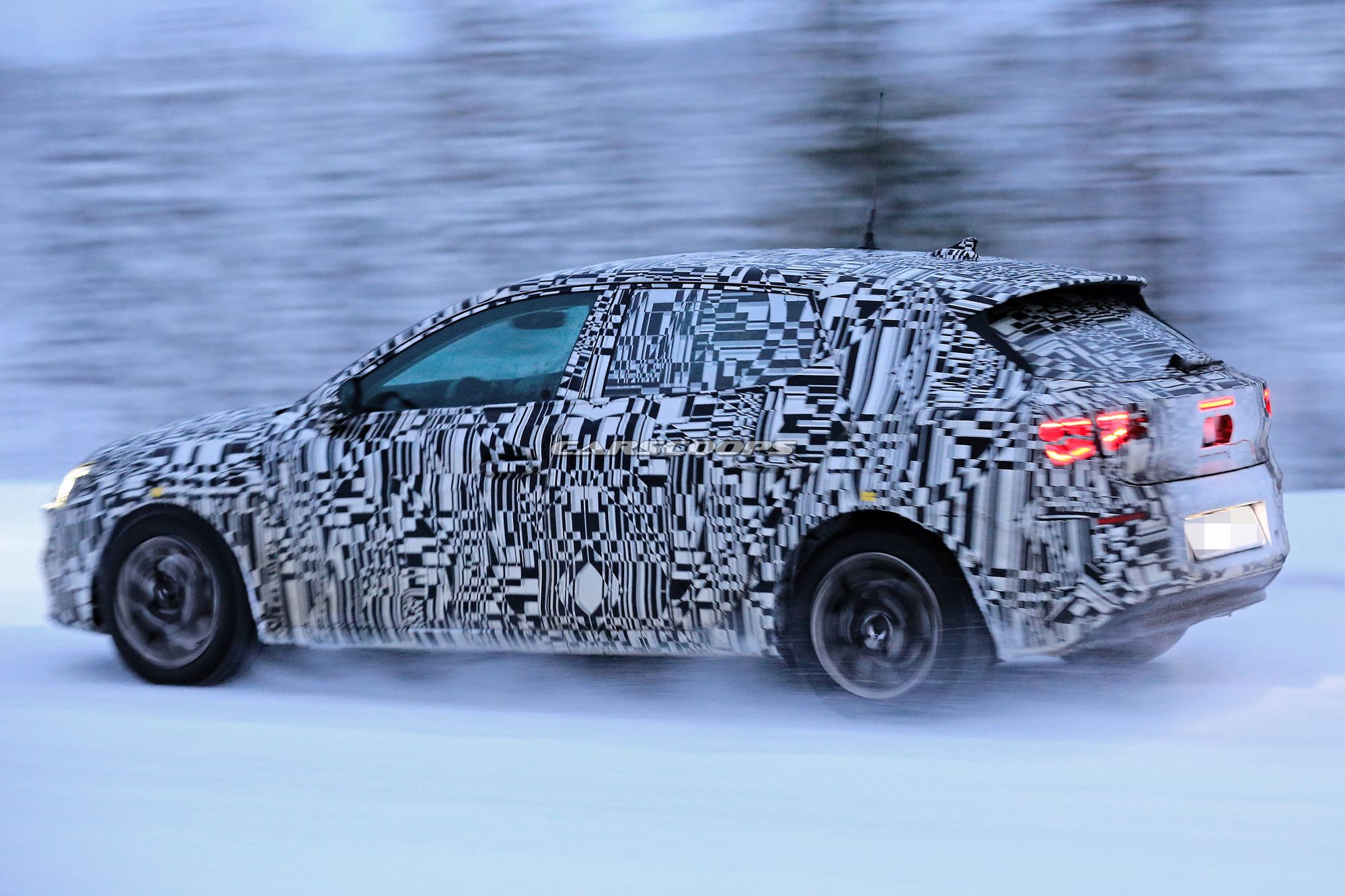 Seat-Leon-Spy-Shots-3 Next Gen Seat Leon To Use Golf Platform And Hybrid Powertrains
