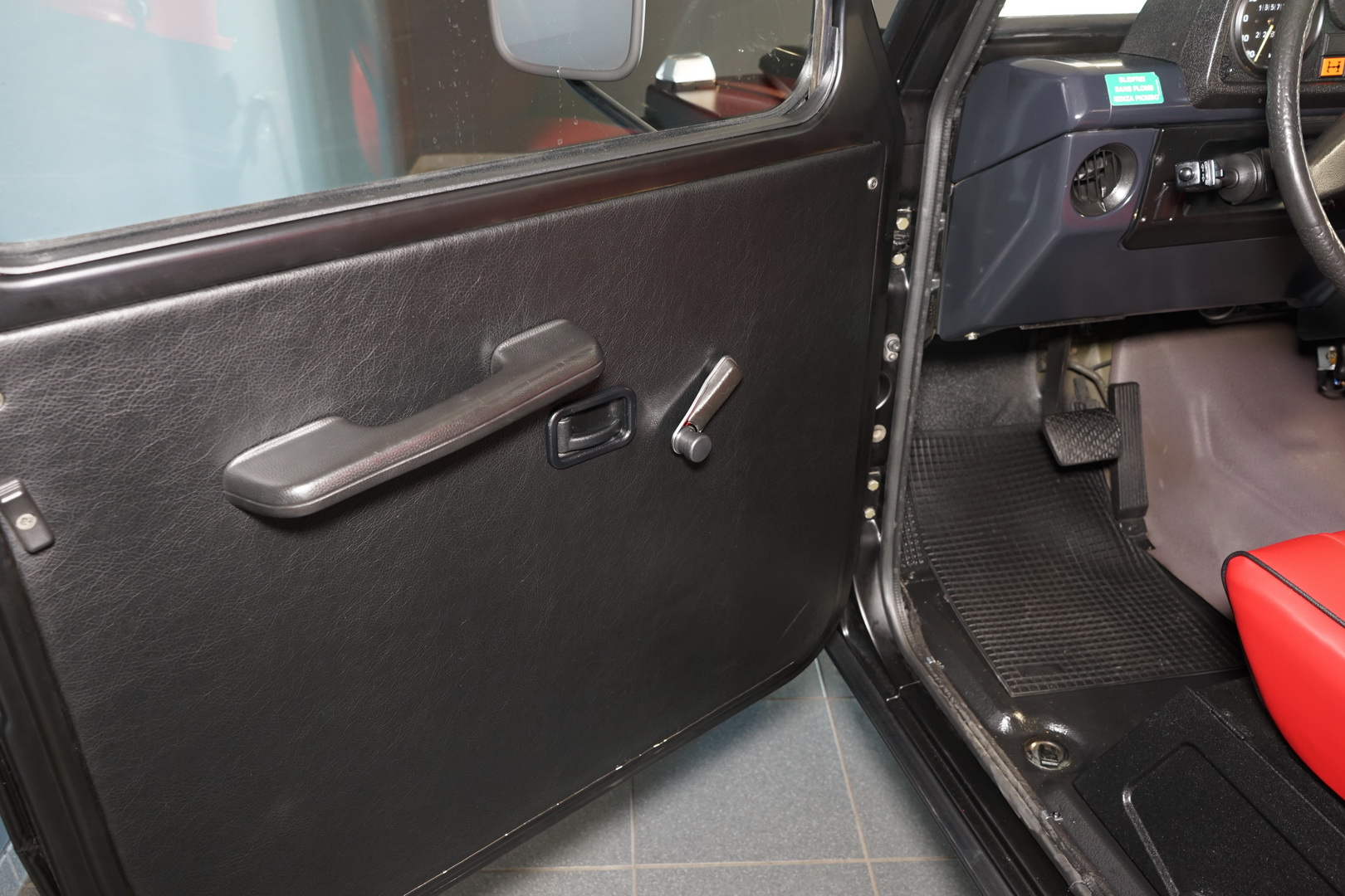 1993 mercedes g-class swiss army lorinser 20 Ex-Military Classic Mercedes G-Class Gets A Civilian Restomod