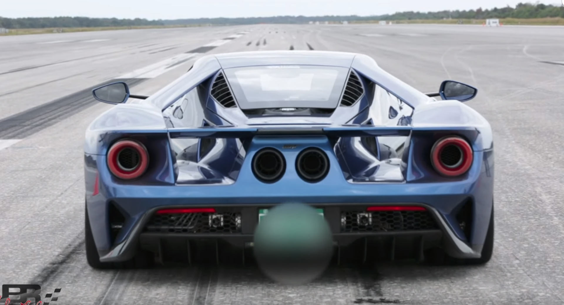 beløb Utrolig medley This Is What Doing 210 MPH In A Ford GT Really Looks Like | Carscoops