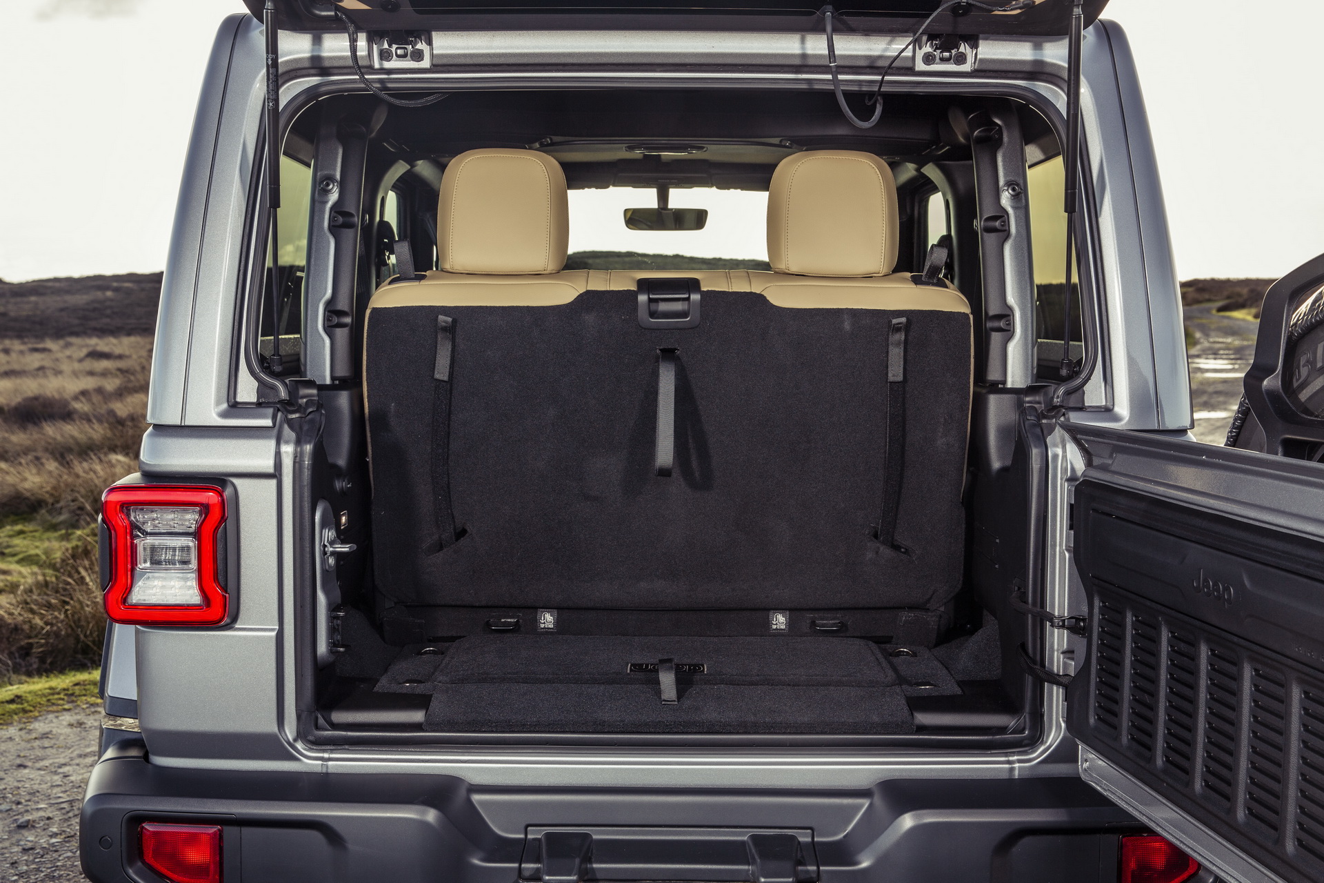 2019-Jeep-Wrangler-UK-40 2019 Jeep Wrangler Gains Four-Cylinder Petrol Option In The UK