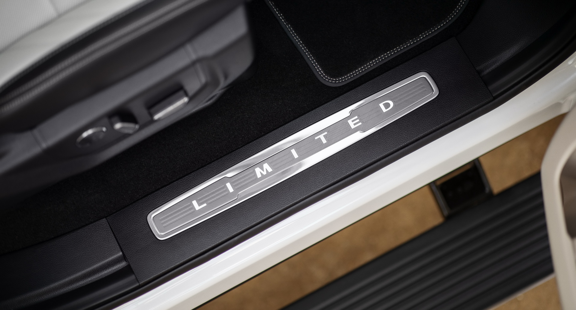 2020 ford f-450 13 2020 Ford F-Series Super Duty Unveiled With New 7.3L V8 Engine, 10-Speed Auto