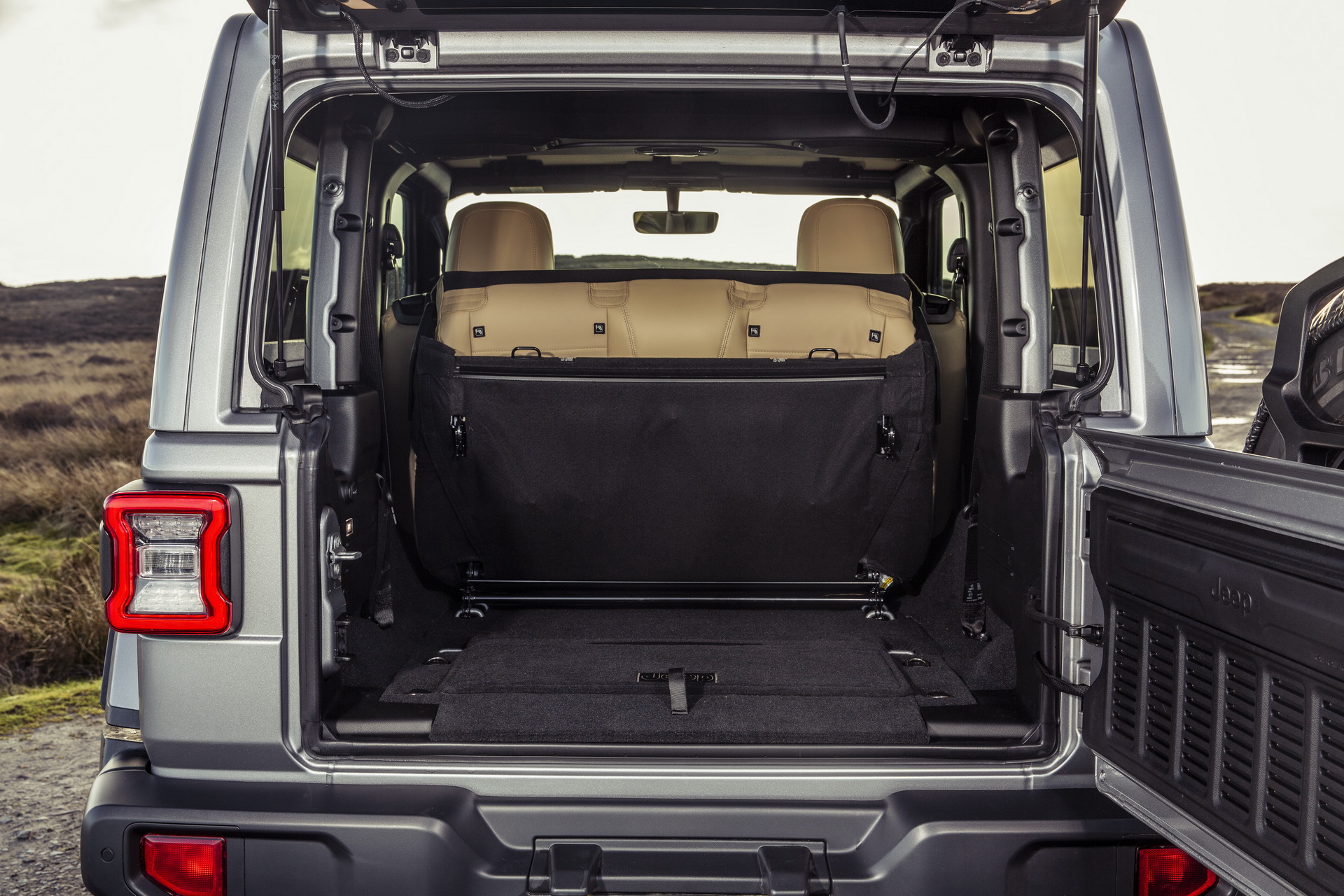 2019-Jeep-Wrangler-UK-39 2019 Jeep Wrangler Gains Four-Cylinder Petrol Option In The UK