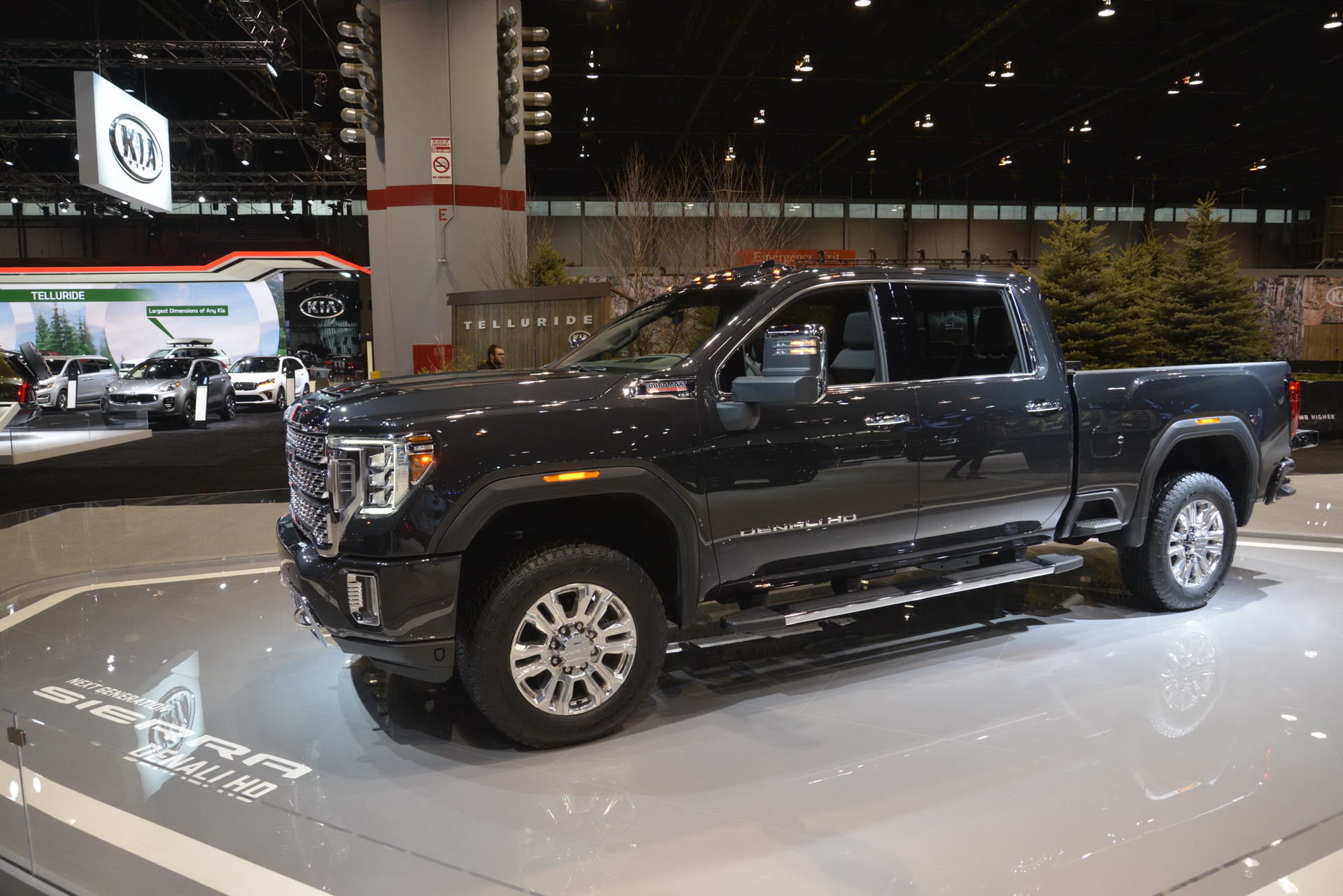 2020 gmc sierra hd chicago live pics 2 2020 GMC Sierra HD Brings Clever New Tech To The Windy City