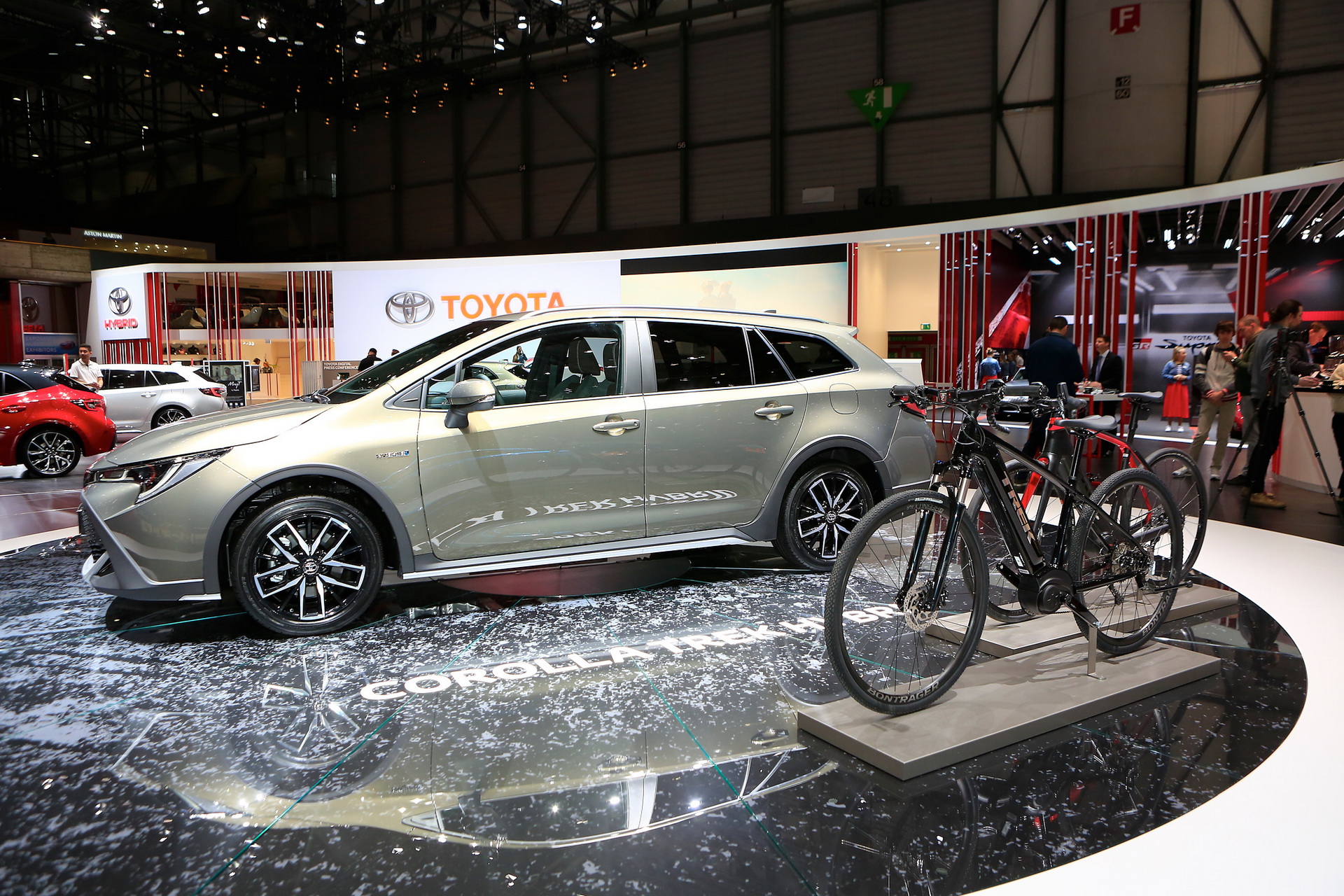 2019-Toyota-Corolla-Trek-09 Toyota Corolla GR Sport And Corolla Trek Join The Model’s European Family