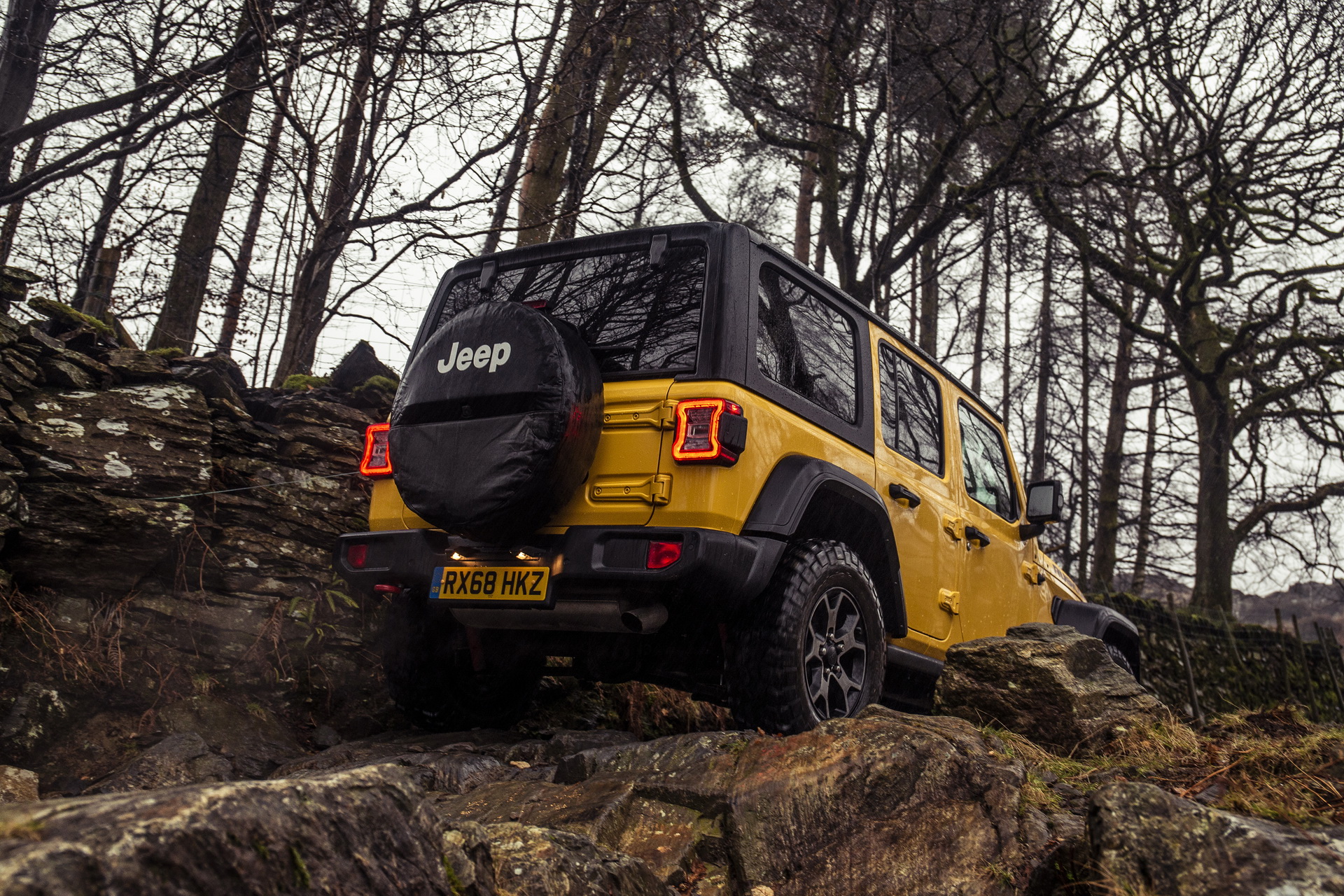 2019-Jeep-Wrangler-UK-02 2019 Jeep Wrangler Gains Four-Cylinder Petrol Option In The UK