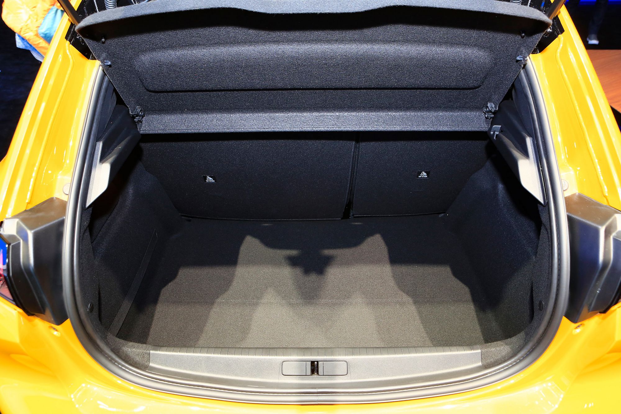 Peugeot-208-Geneva-15 New Peugeot 208 Is A Supermini With Sex Appeal