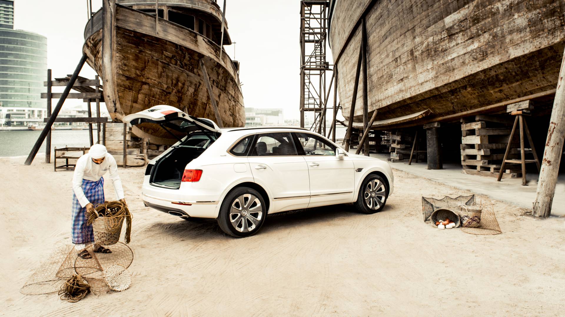 Bentley Bentayga Pearl of the Gulf by Mulliner 7 Middle East Customer Commissions Five “Pearl Of The Gulf” Bentley Bentaygas