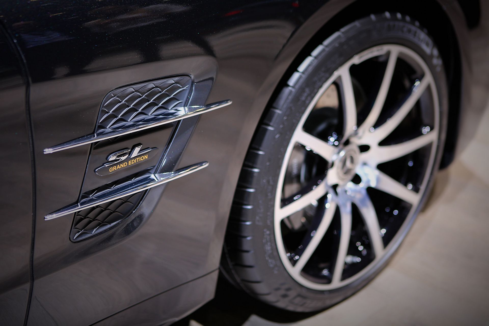 Mercedes-SL-Grand-Edition-5 2020 Mercedes-Benz SL 500 Grand Edition Is For The Classy Buyer