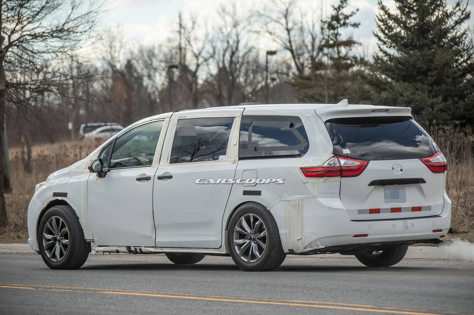 2021 Toyota Sienna test mule 9 2021 Toyota Sienna Test Mule Reveals Longer Wheelbase, Wider Tracks