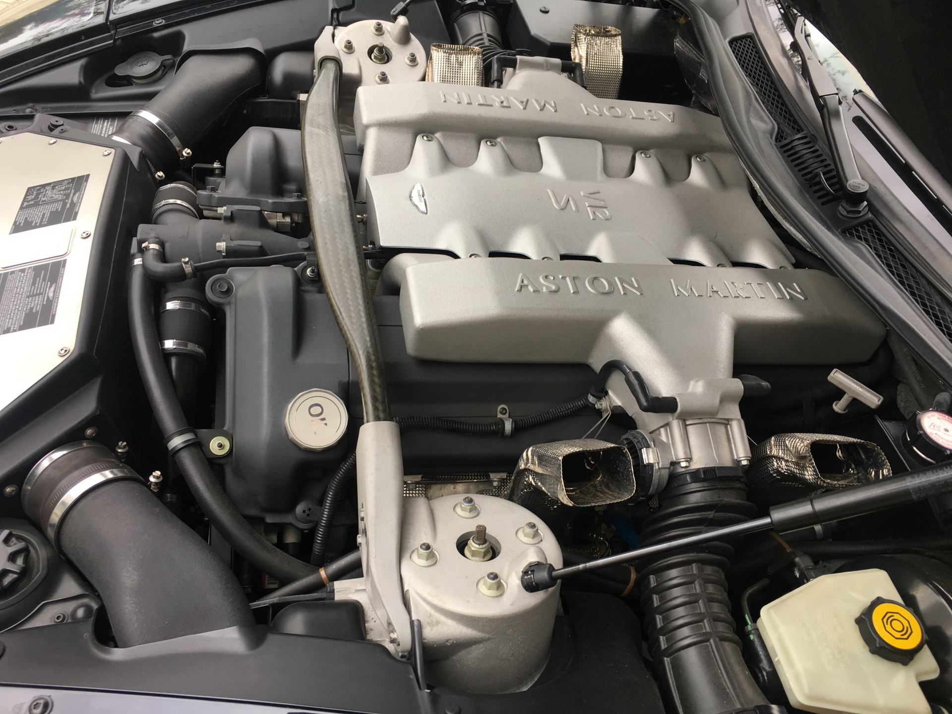 2006 aston martin vanquish s bat auction 61 2006 Aston Martin Vanquish S Rocks BMW Carbon Black Paint