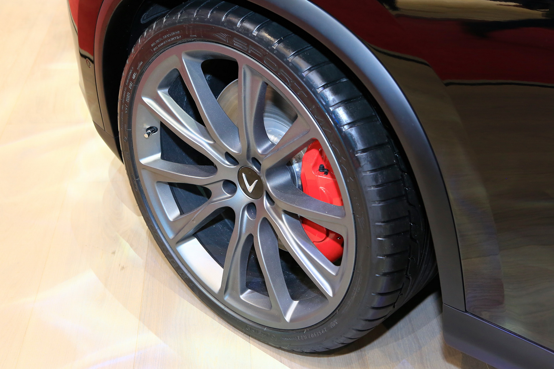 VinFast-Lux-V8-07 Vinfast Lux V8 Is A Posh 455HP Vietnamese SUV That Can Hit 186MPH