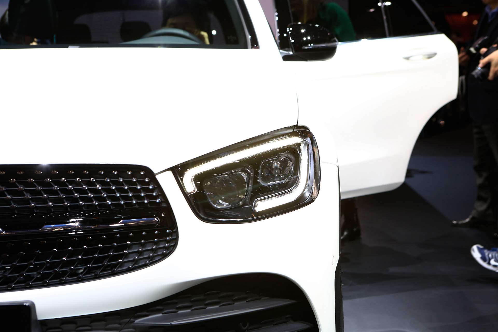 Mercedes-Benz GLC facelift at 2019 Geneva Motor Show 4 2020 Mercedes GLC Facelift Is A Firm Believer Of ‘If It Ain’t Broke, Don’t Fix It’