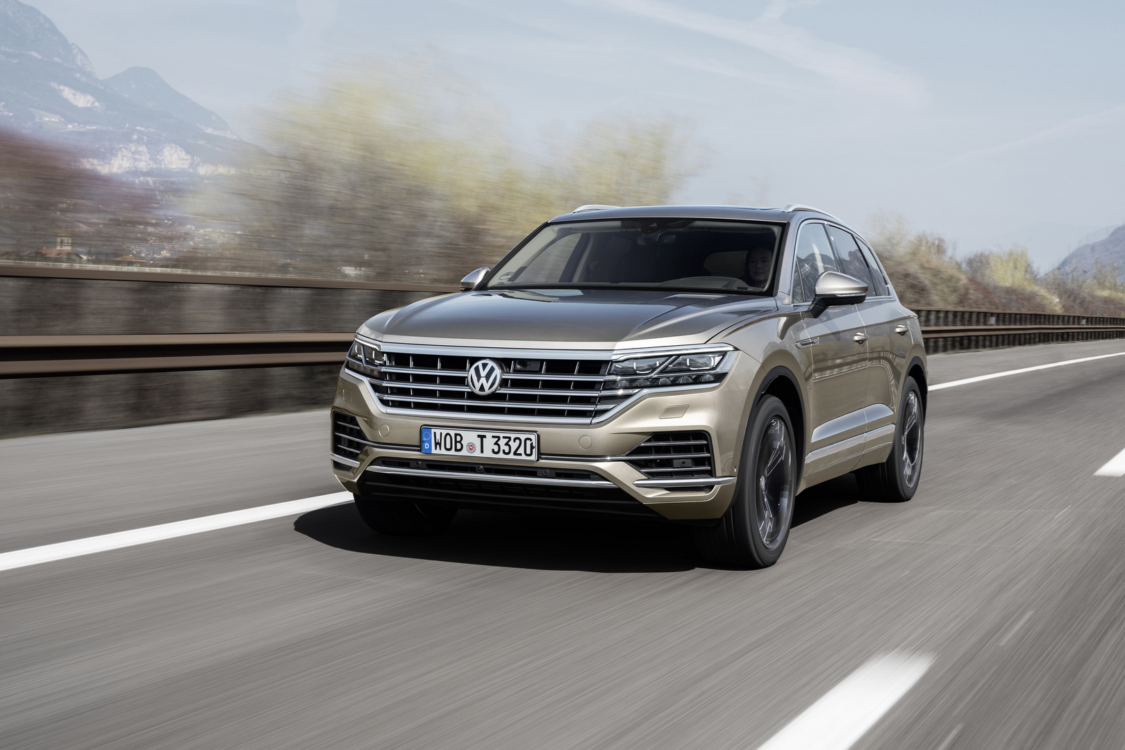 2019 vw touareg v8 tdi 1 Range-Topping 415 HP Touareg Is Last Volkswagen To Get A V8 Diesel