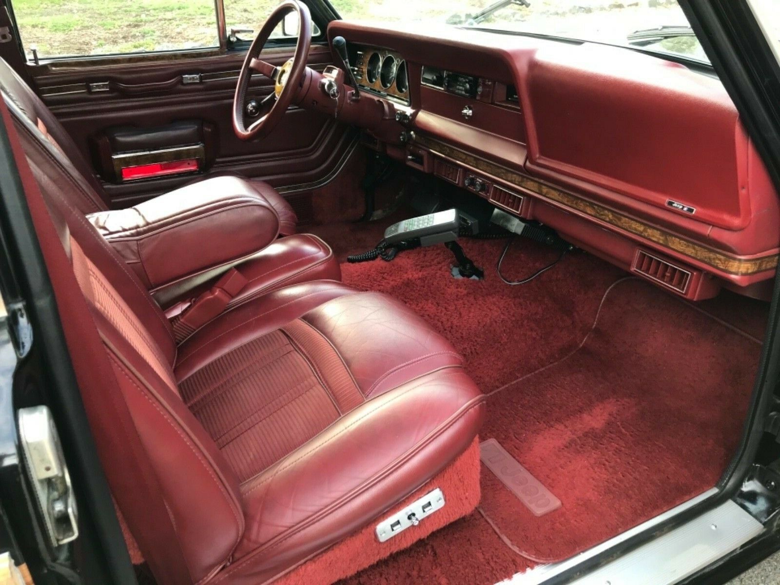 Jeep-Grand-Wagoneer-13 Get Your Wood On With This Barn-Stored 1985 Jeep Grand Wagoneer