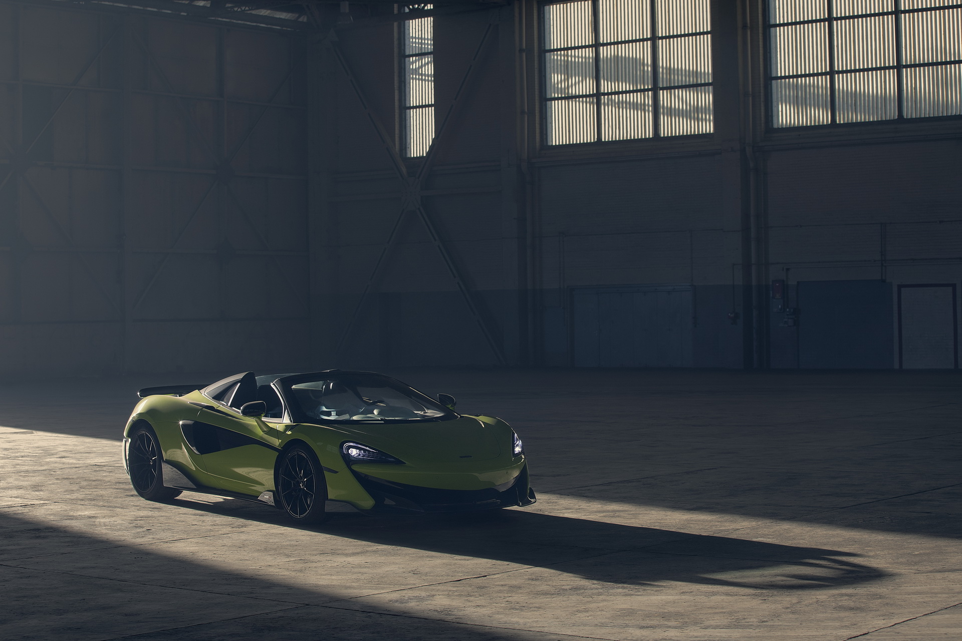 mclaren 600lt spider geneva livepics 33 McLaren 600LT Spider Might Be Geneva’s Most Fun-To-Drive Supercar