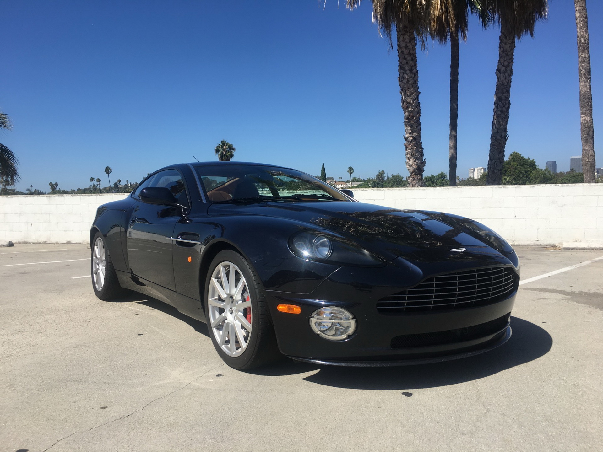 2006 aston martin vanquish s bat auction 33 2006 Aston Martin Vanquish S Rocks BMW Carbon Black Paint