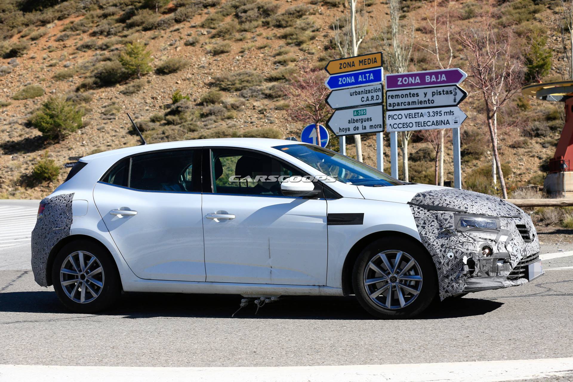 2020 Renault Megane facelift spy shots 29 2020 Renault Megane Is Up For A Facelift And It’s Coming To Frankfurt Show