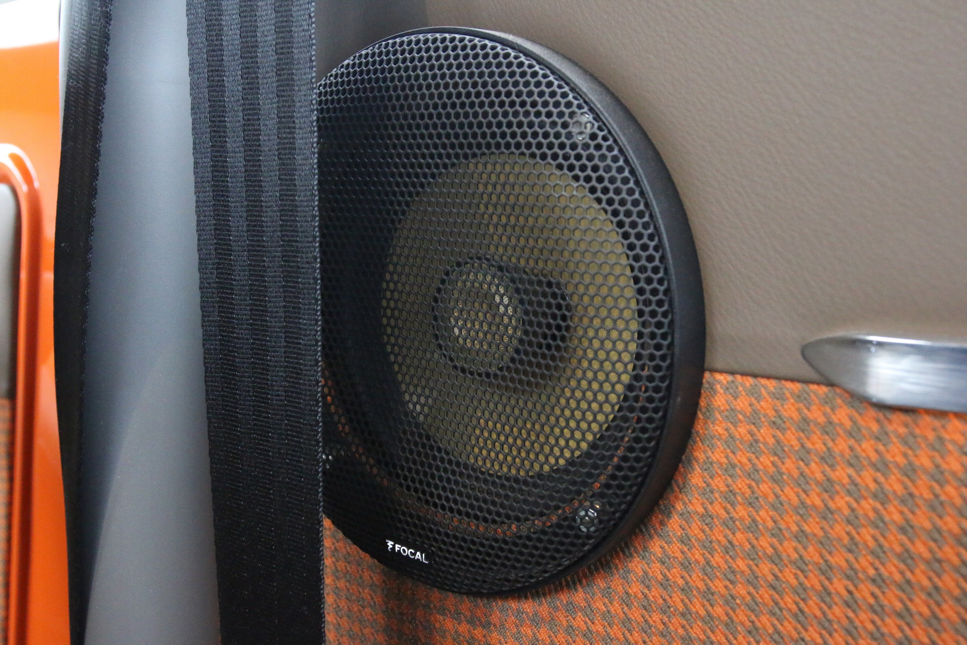 Ford_Bronco_ICON_Old_School_16 Want A Fresh ICON Ford Bronco But Can’t Wait For 2 Years? Here’s Your Chance