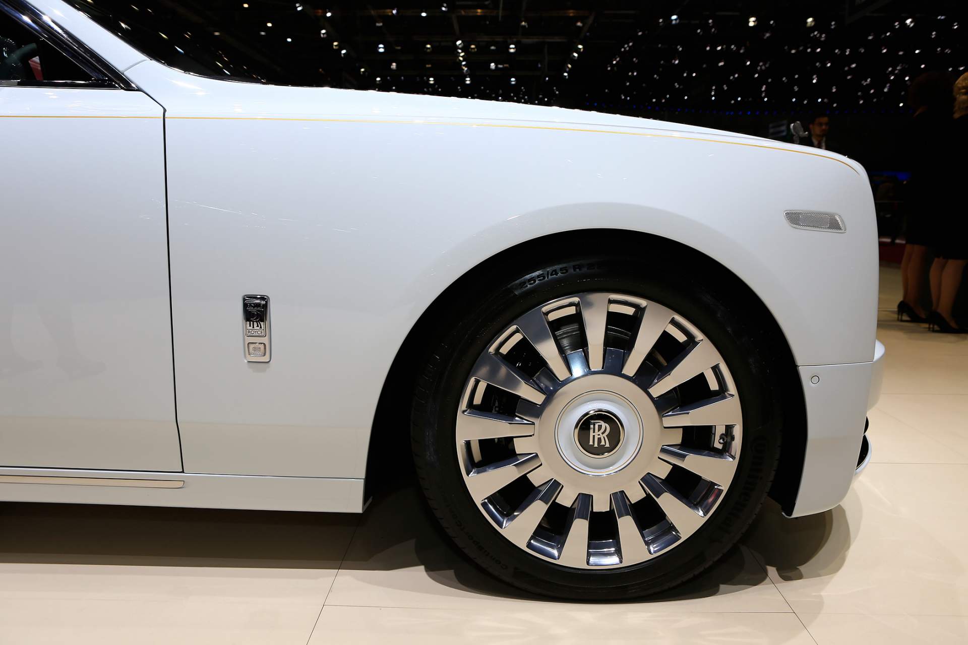 89 Bespoke Rolls-Royce Phantom Brings Tranquillity To Bustling Geneva Show (Live Pics)