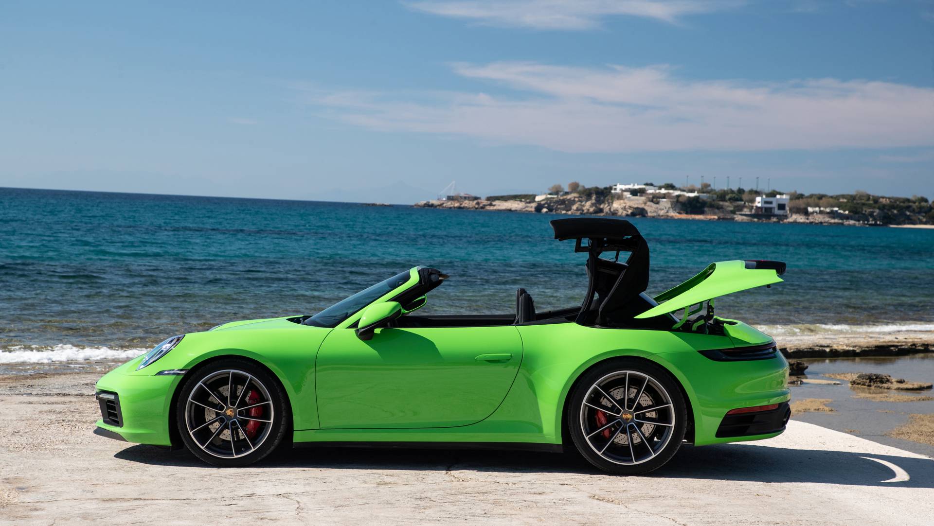 2020 Porsche 911 Cabriolet 28 2020 Porsche 911 Cabriolet’s Soft Top Brings Coupe-Like Looks And Comfort